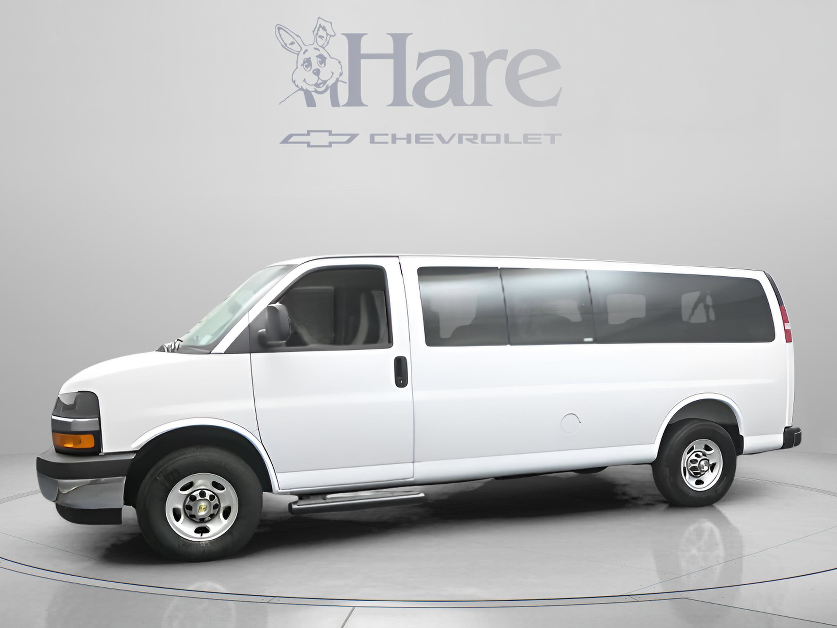 2025 Chevrolet Express Passenger 1LT