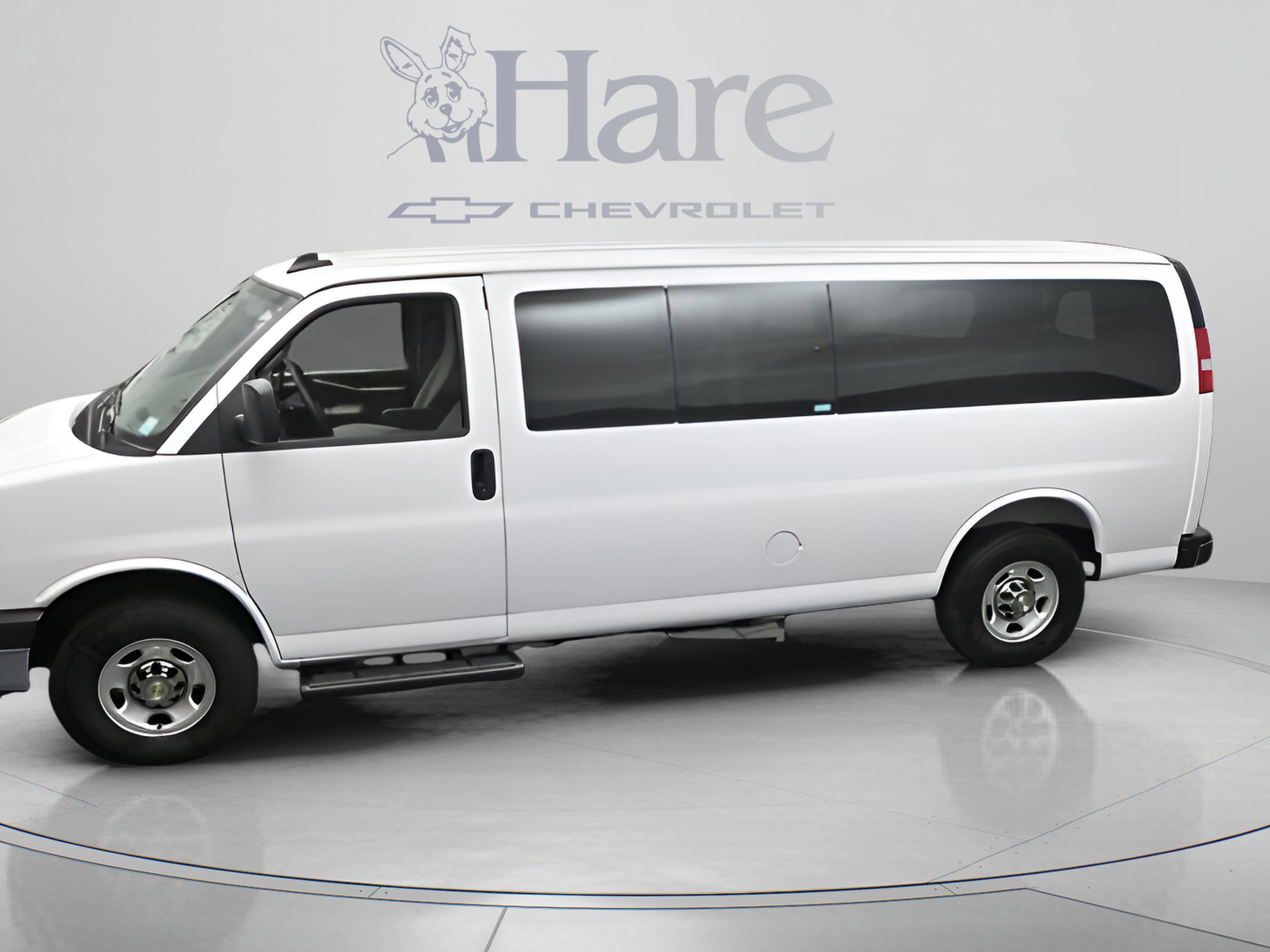 2025 Chevrolet Express Passenger 1LT