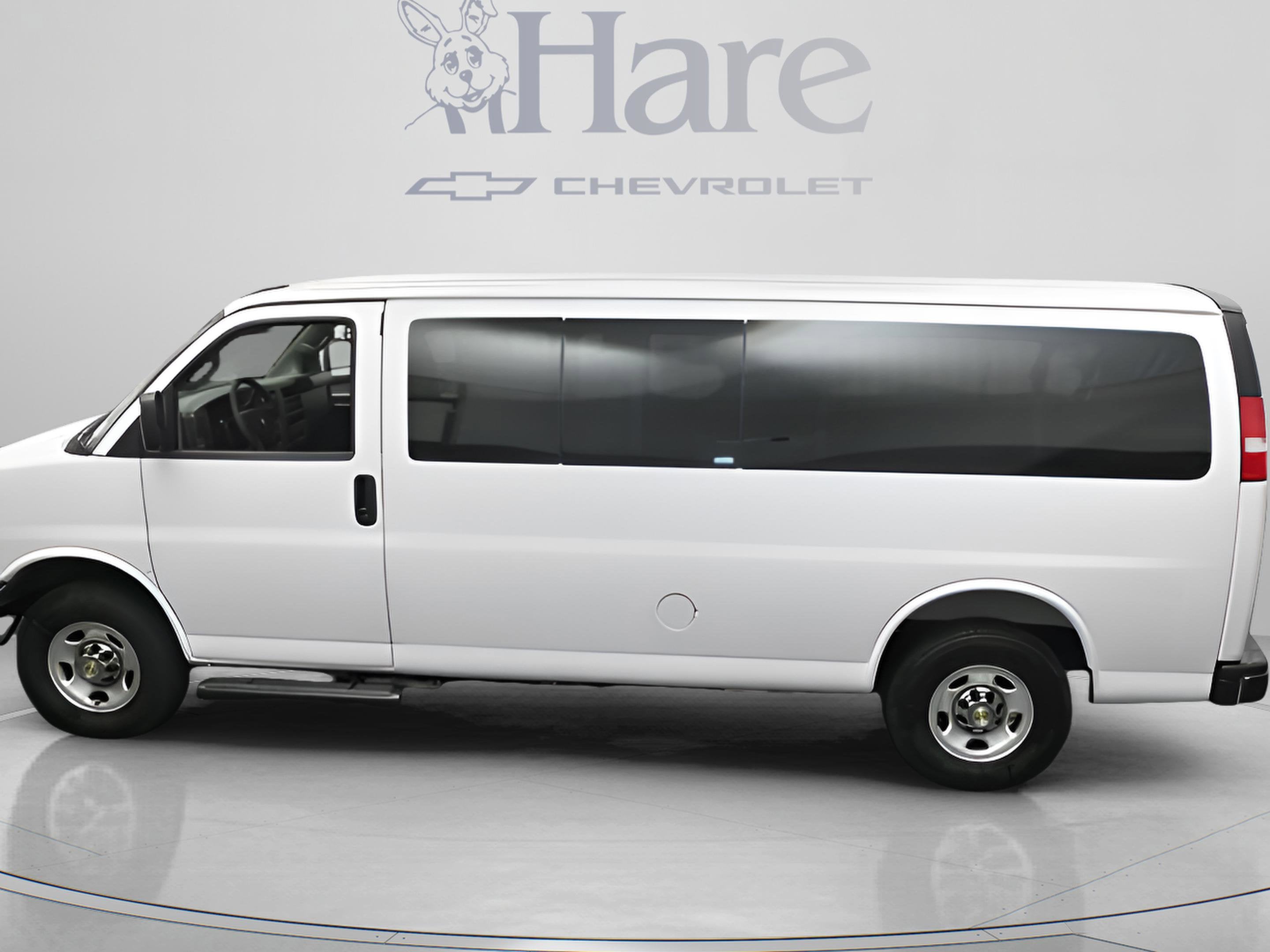 2025 Chevrolet Express Passenger 1LT