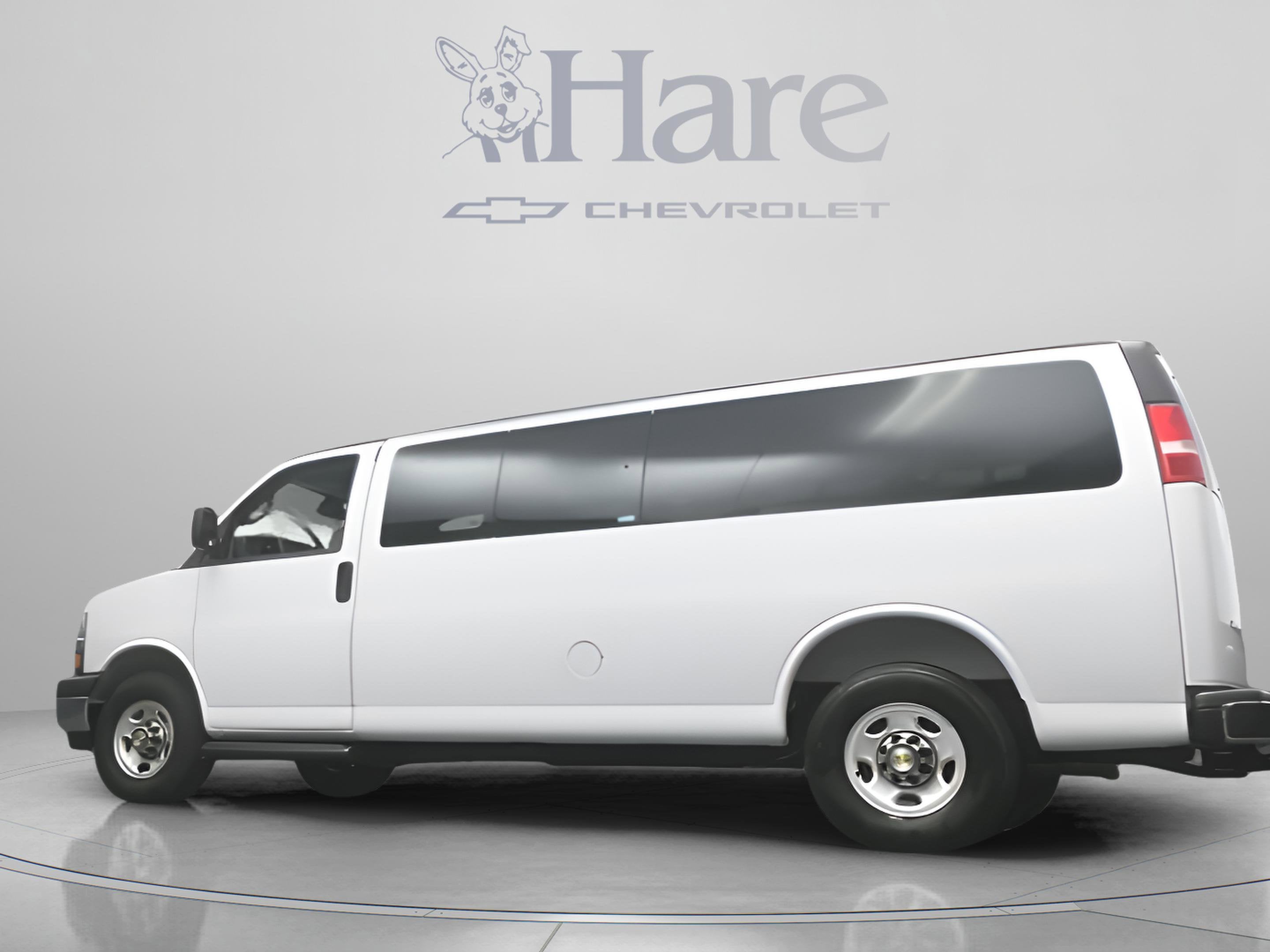 2025 Chevrolet Express Passenger 1LT
