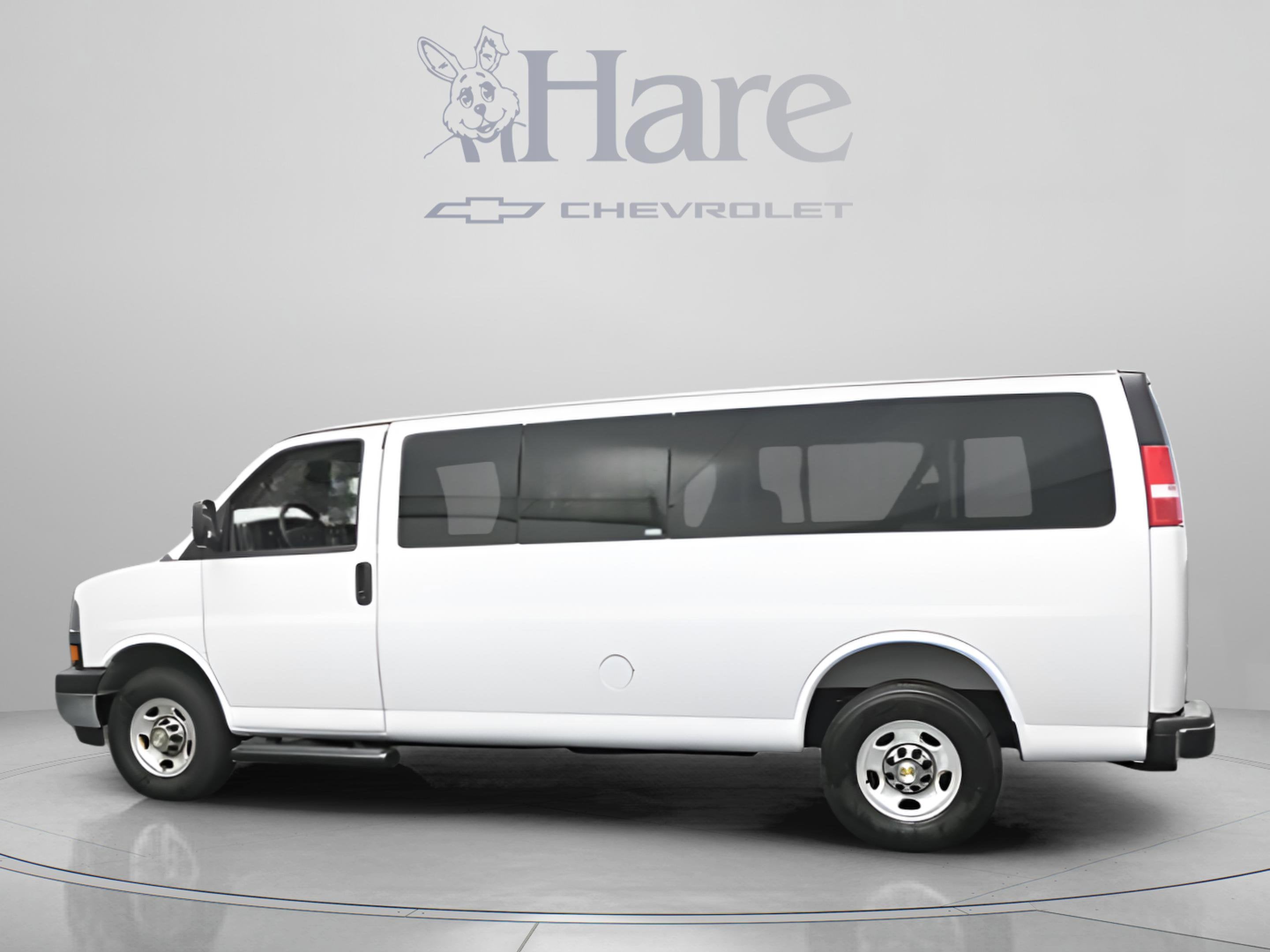2025 Chevrolet Express Passenger 1LT