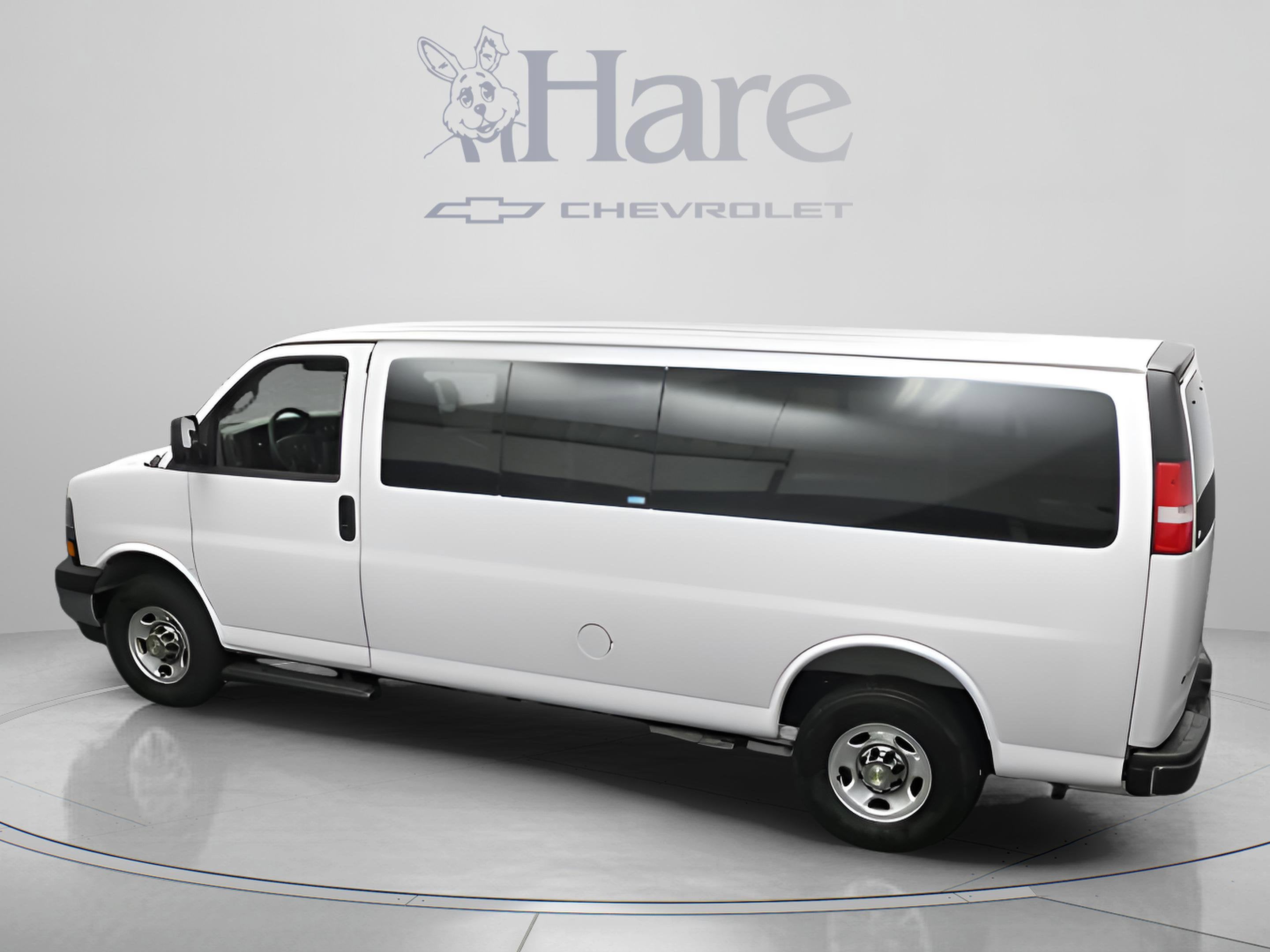 2025 Chevrolet Express Passenger 1LT