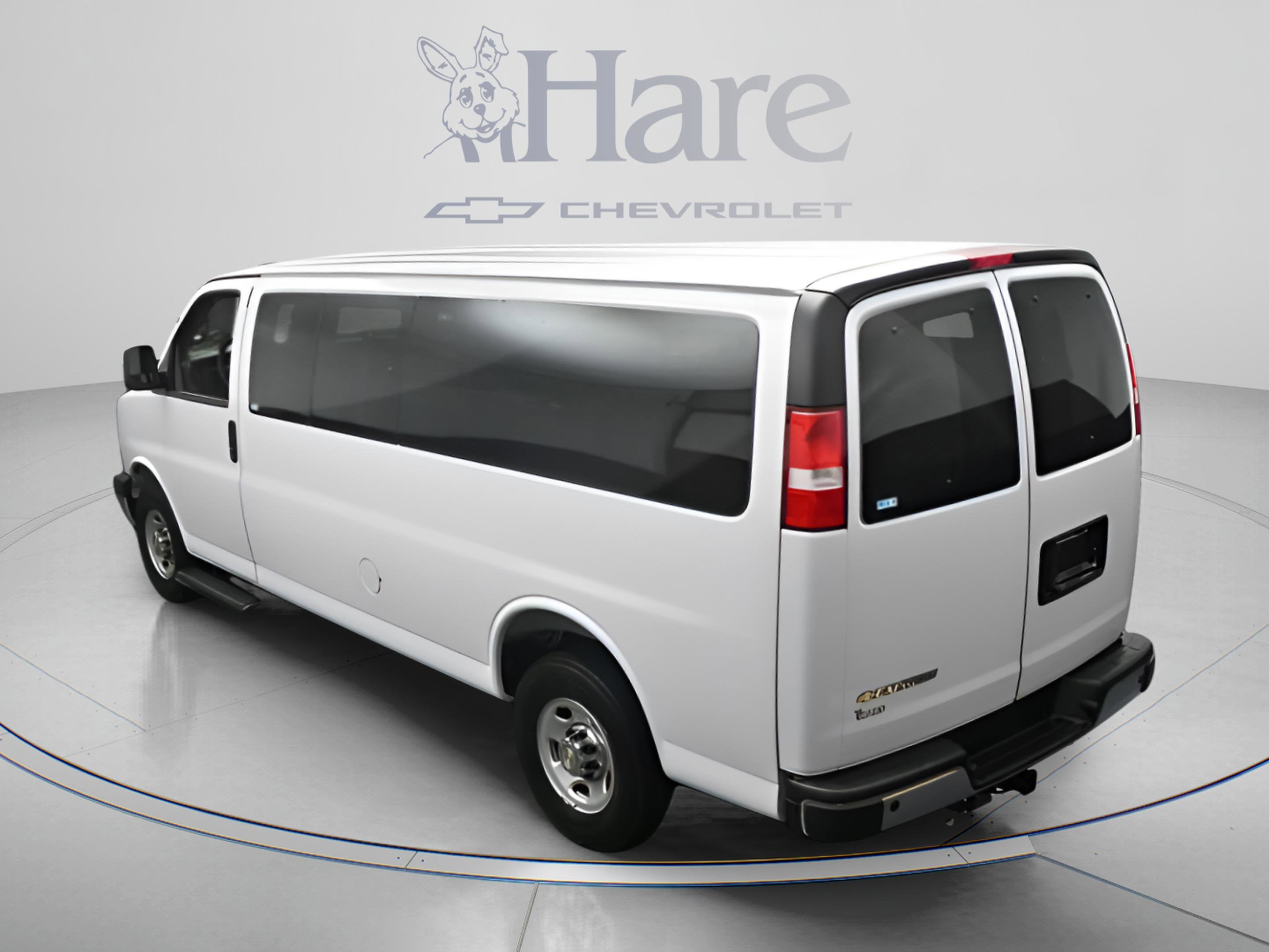 2025 Chevrolet Express Passenger 1LT