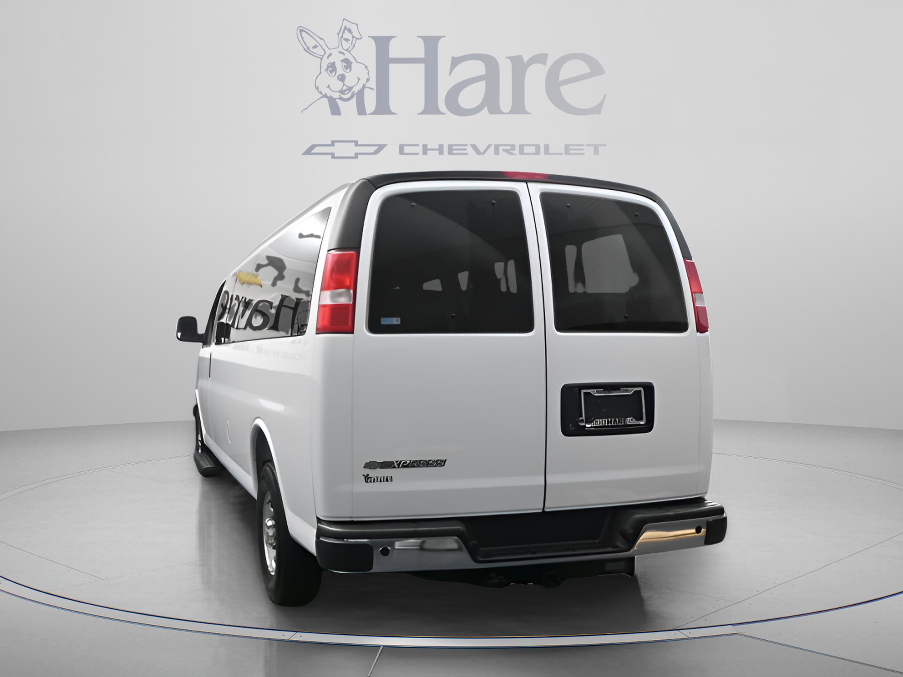 2025 Chevrolet Express Passenger 1LT
