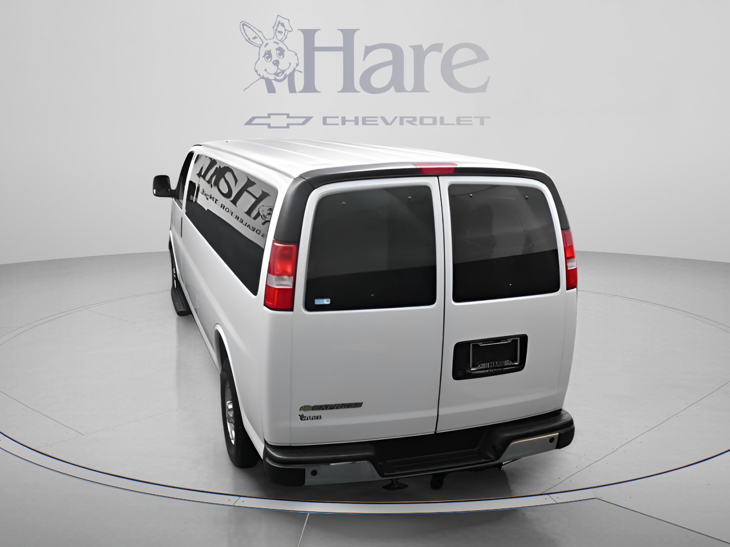2025 Chevrolet Express Passenger 1LT