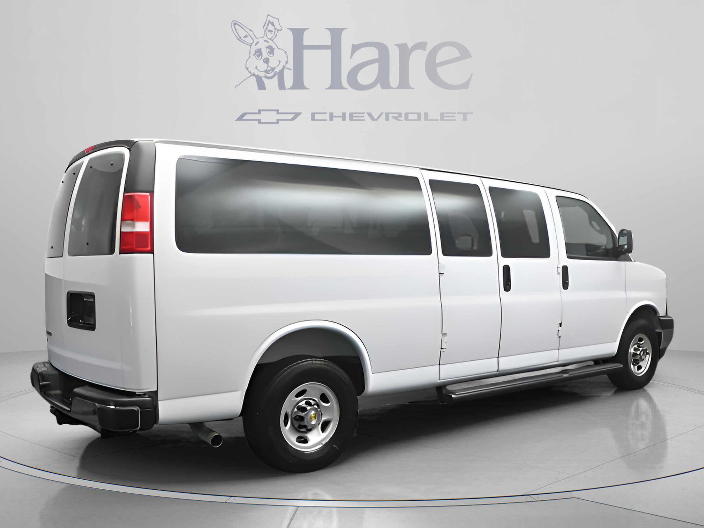 2025 Chevrolet Express Passenger 1LT