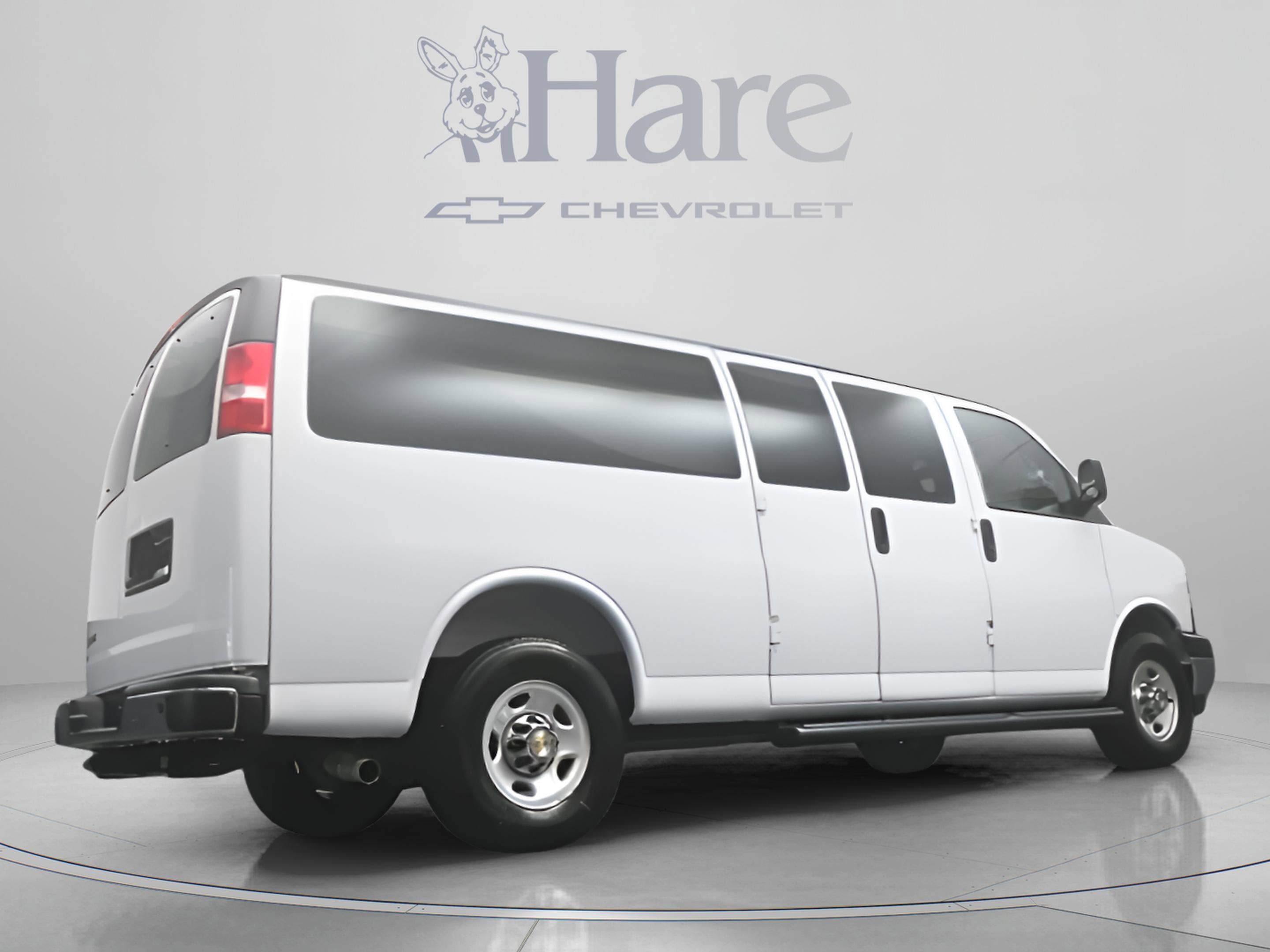 2025 Chevrolet Express Passenger 1LT
