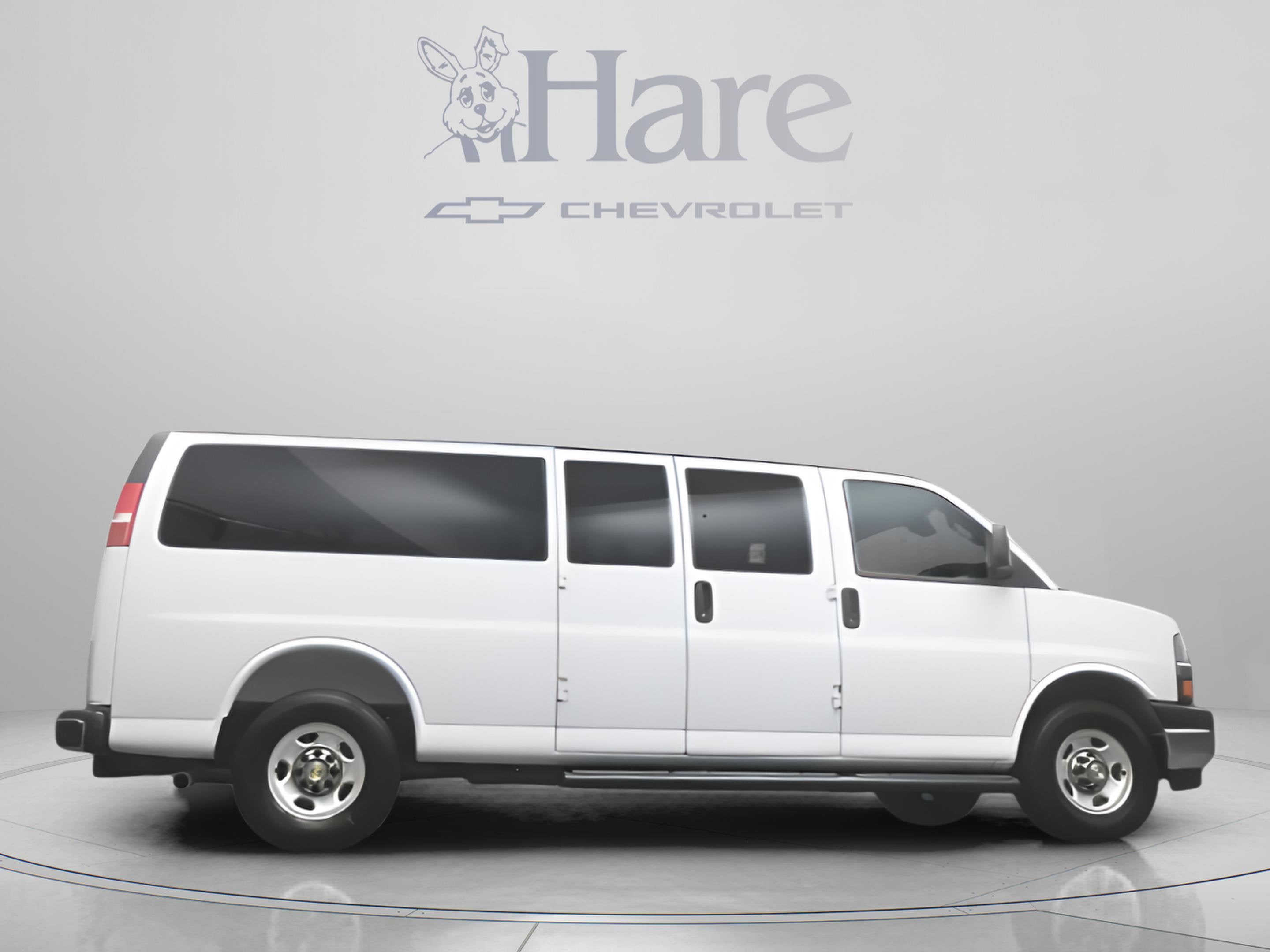 2025 Chevrolet Express Passenger 1LT