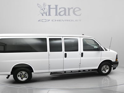 2025 Chevrolet Express Passenger 1LT