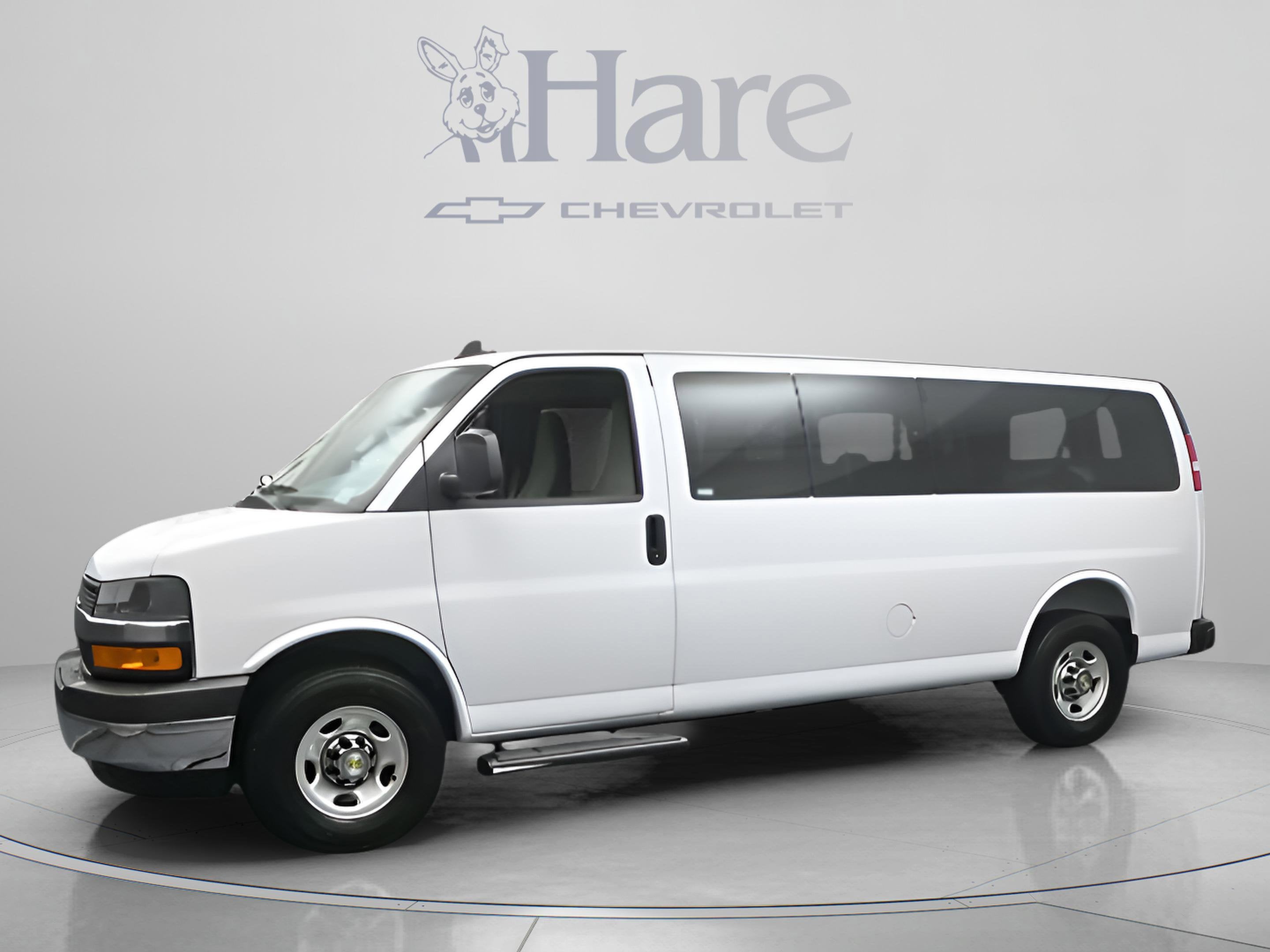 2025 Chevrolet Express Passenger 1LT