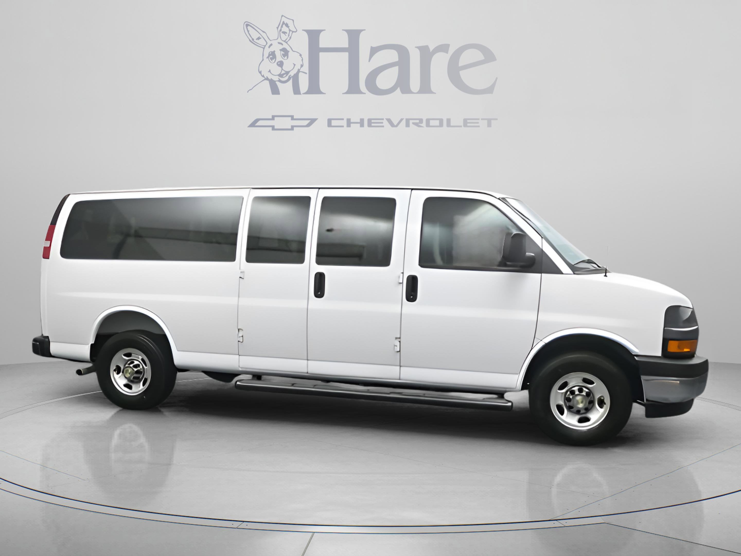 2025 Chevrolet Express Passenger 1LT