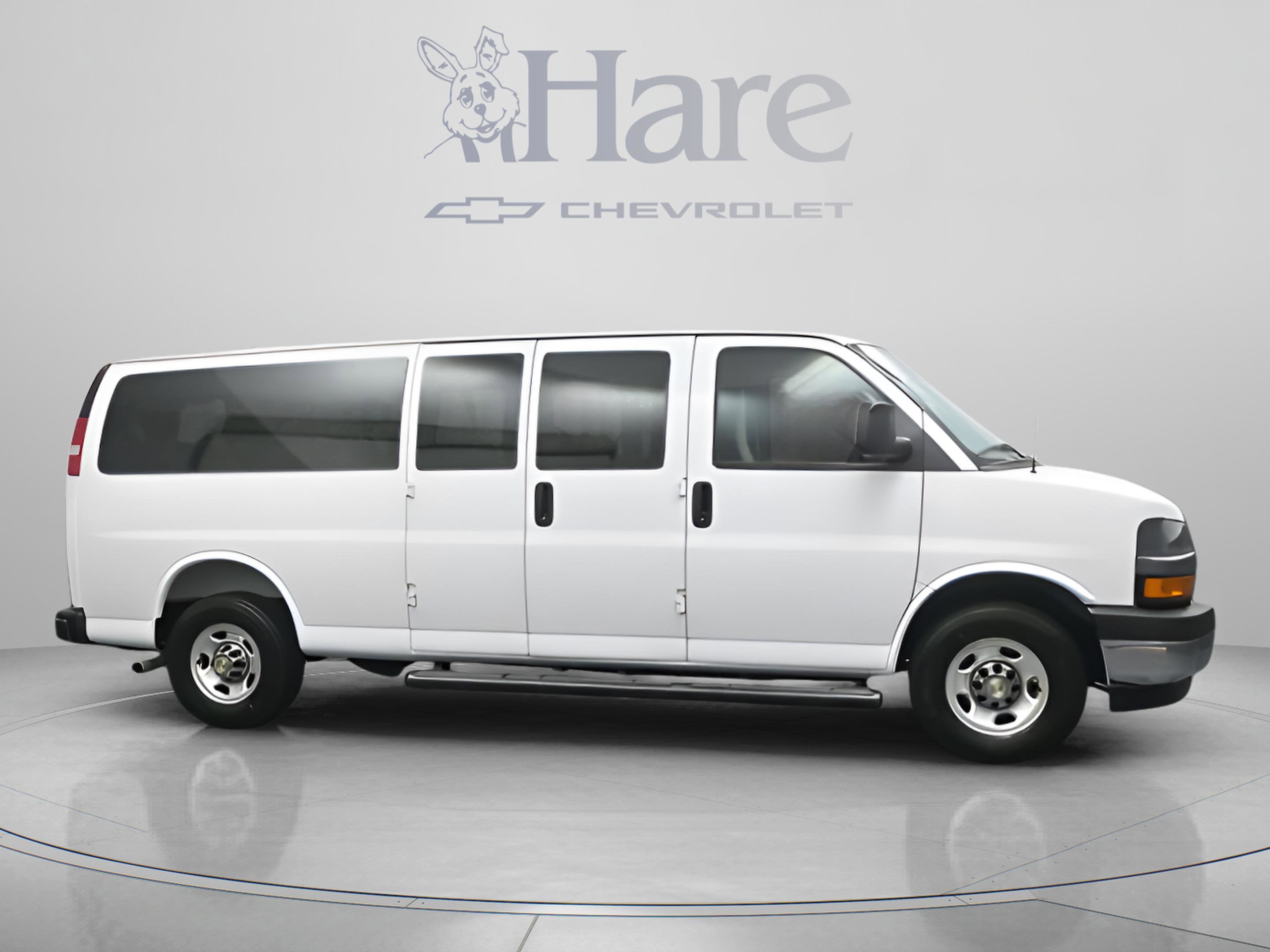 2025 Chevrolet Express Passenger 1LT