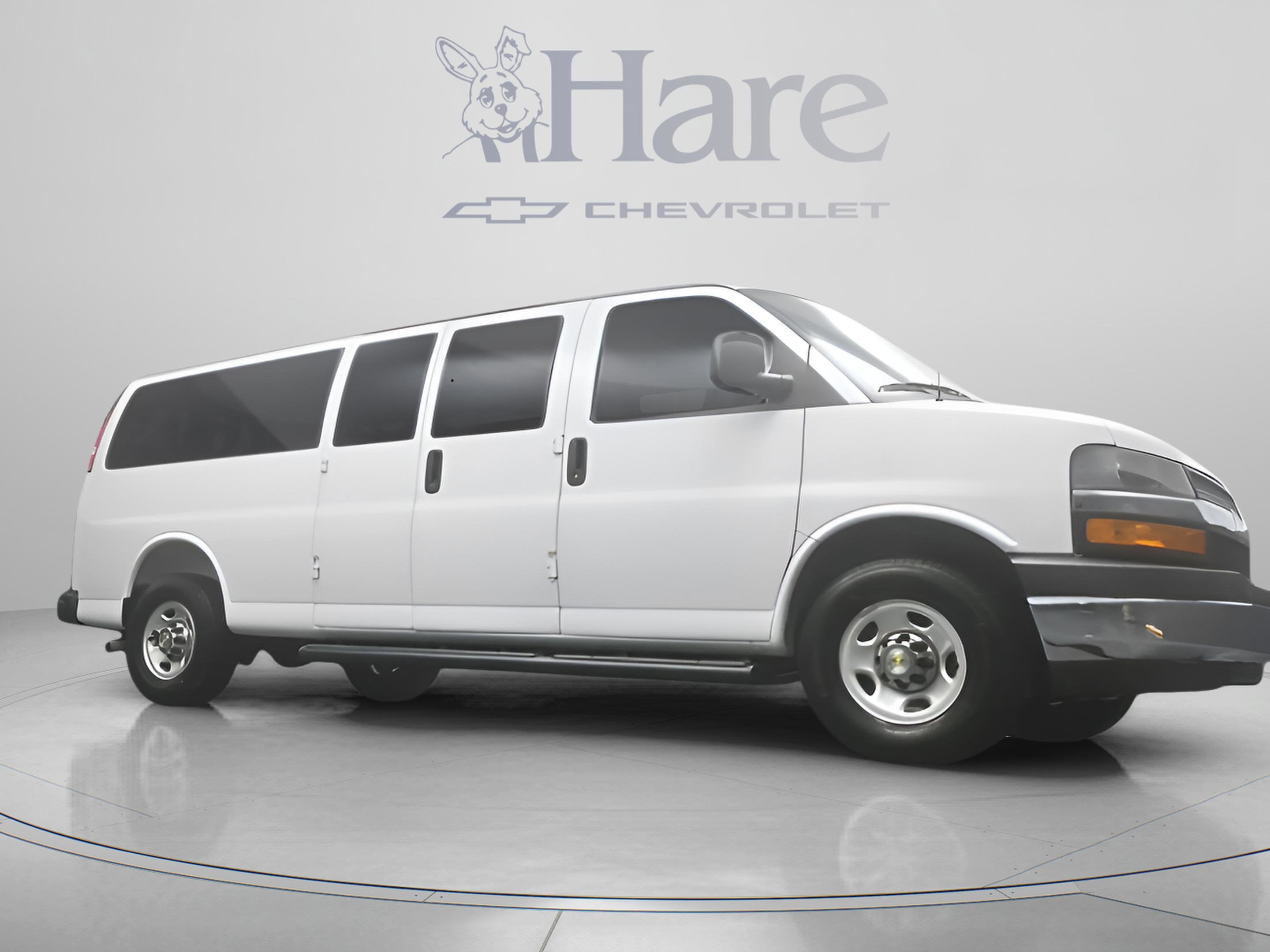 2025 Chevrolet Express Passenger 1LT