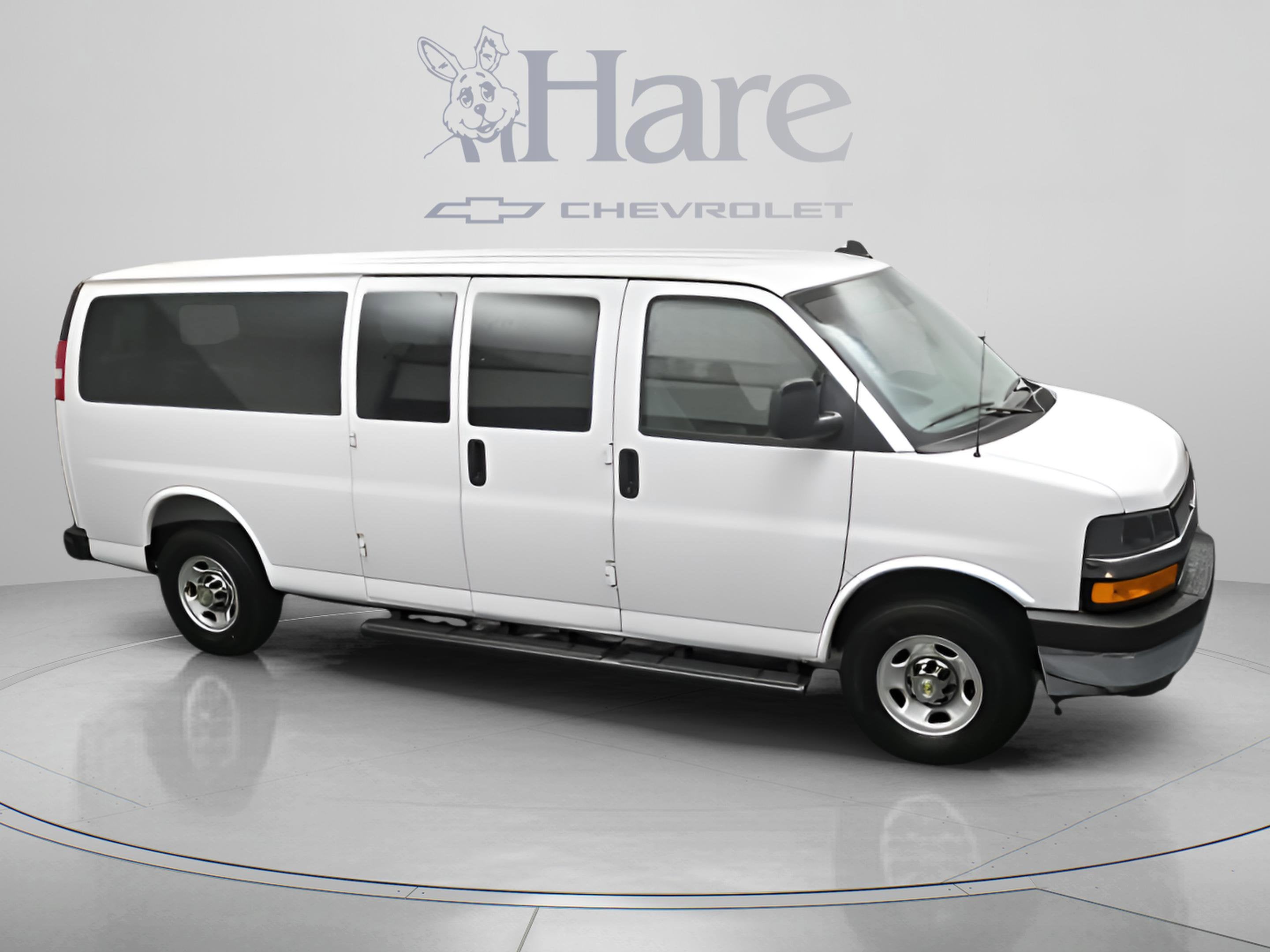 2025 Chevrolet Express Passenger 1LT