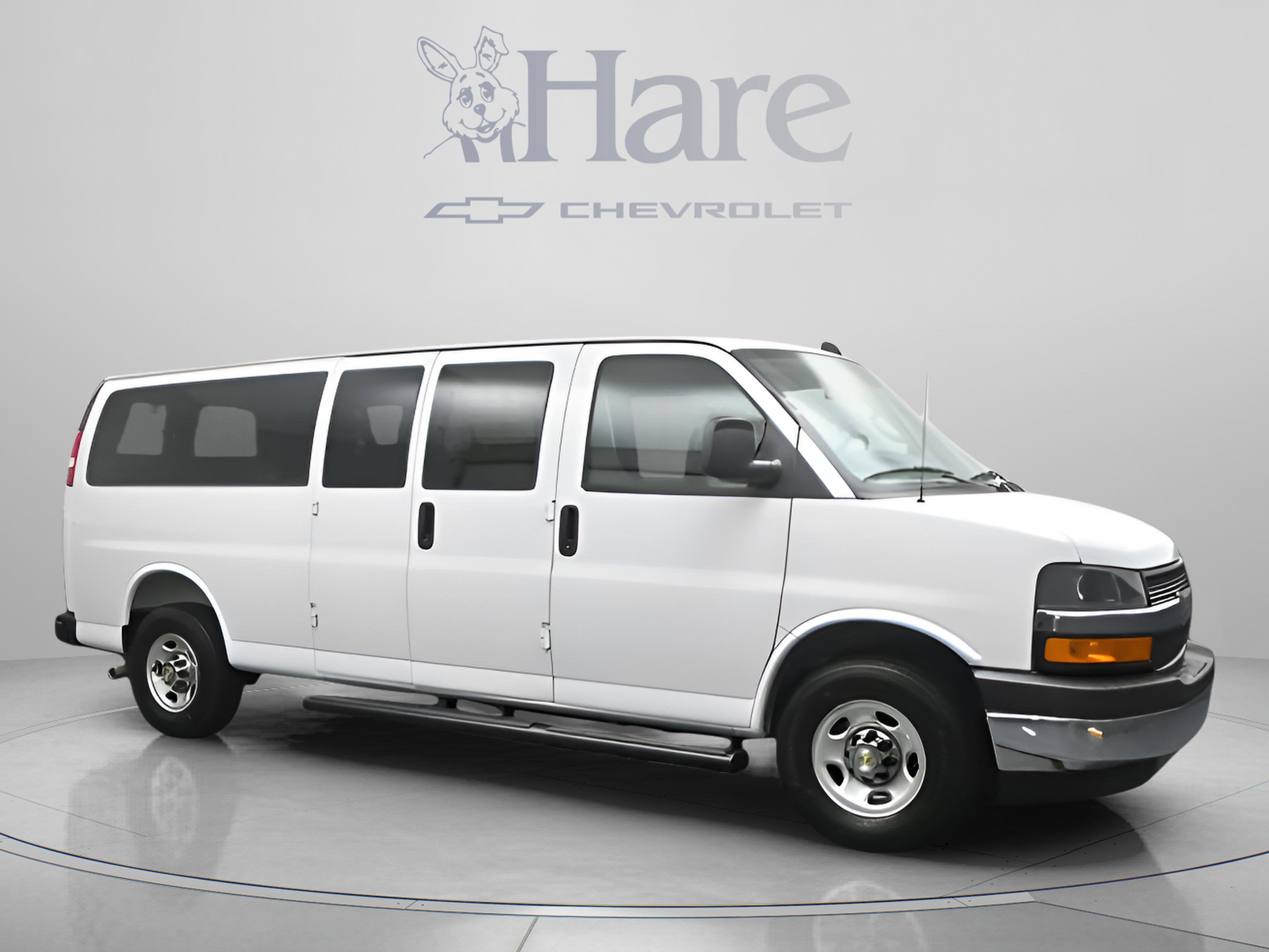 2025 Chevrolet Express Passenger 1LT