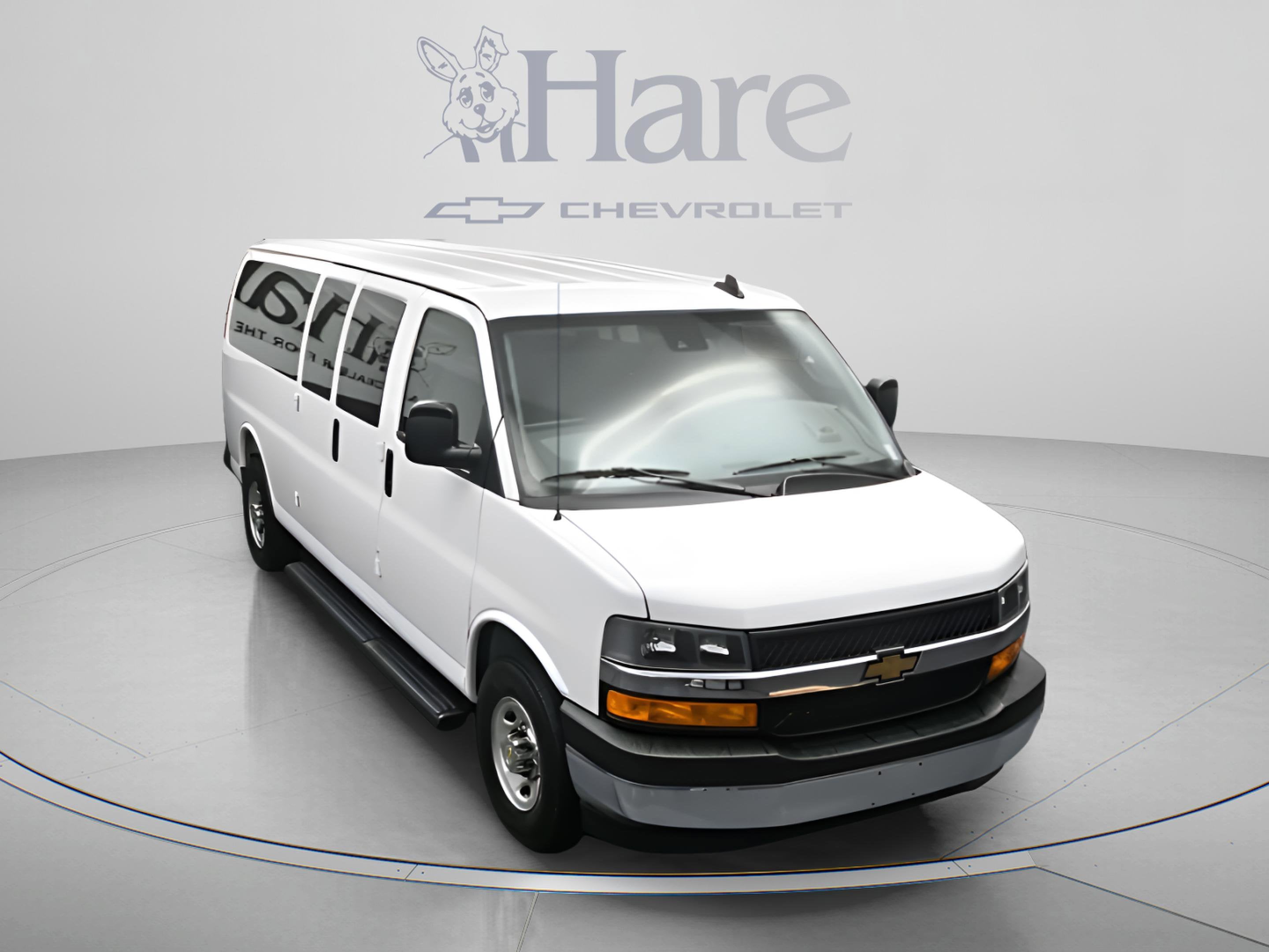 2025 Chevrolet Express Passenger 1LT