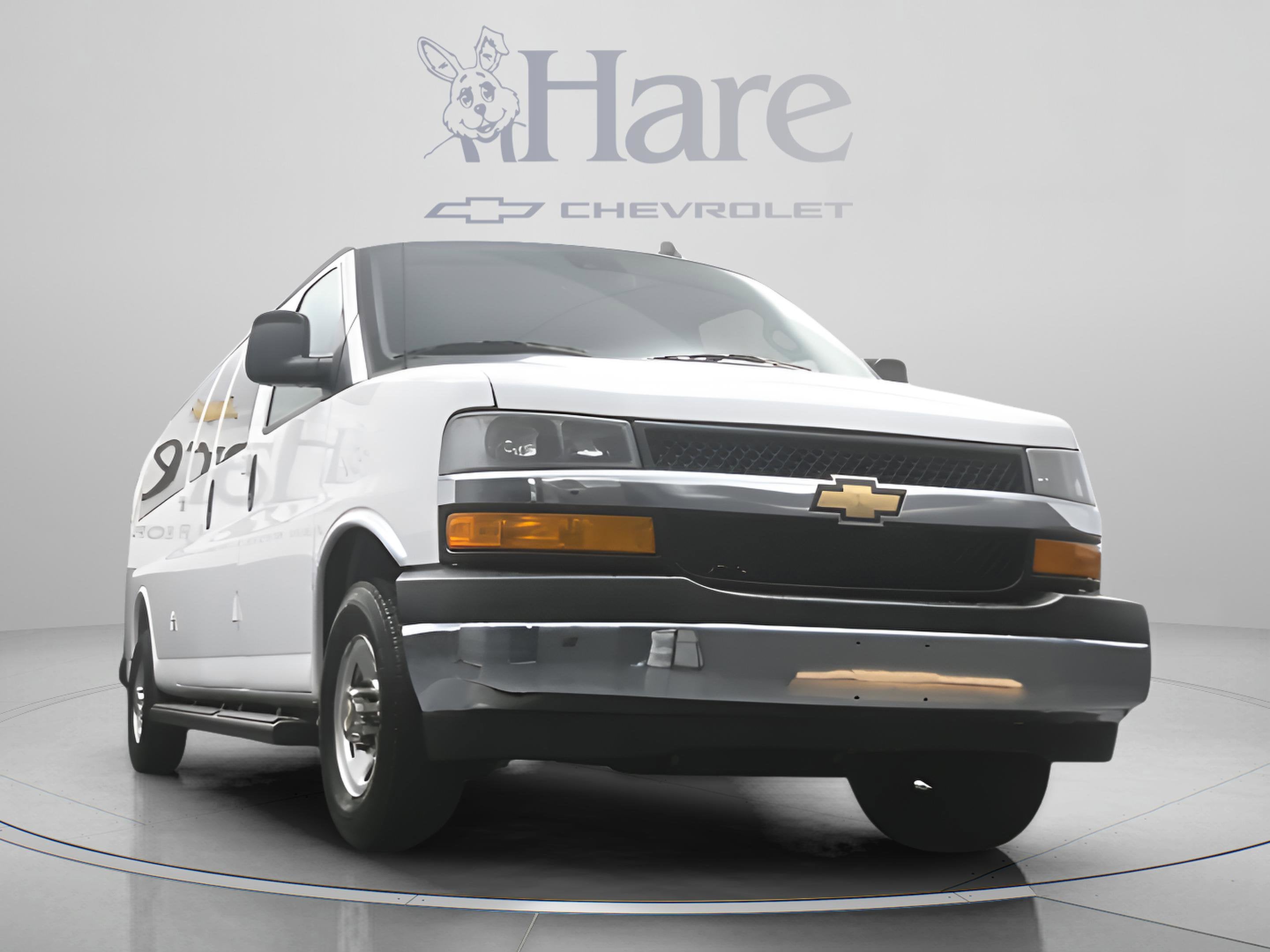 2025 Chevrolet Express Passenger 1LT