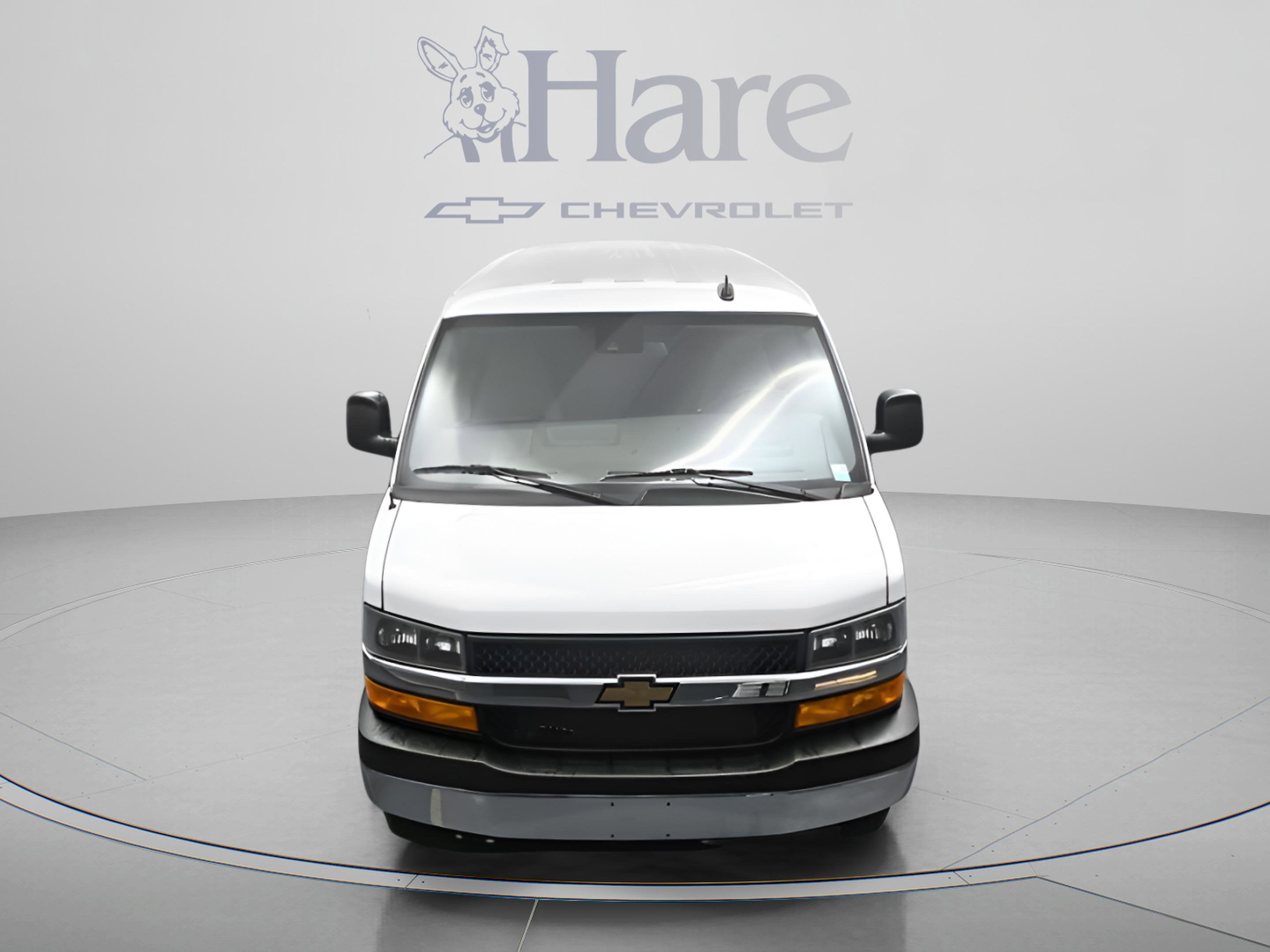 2025 Chevrolet Express Passenger 1LT