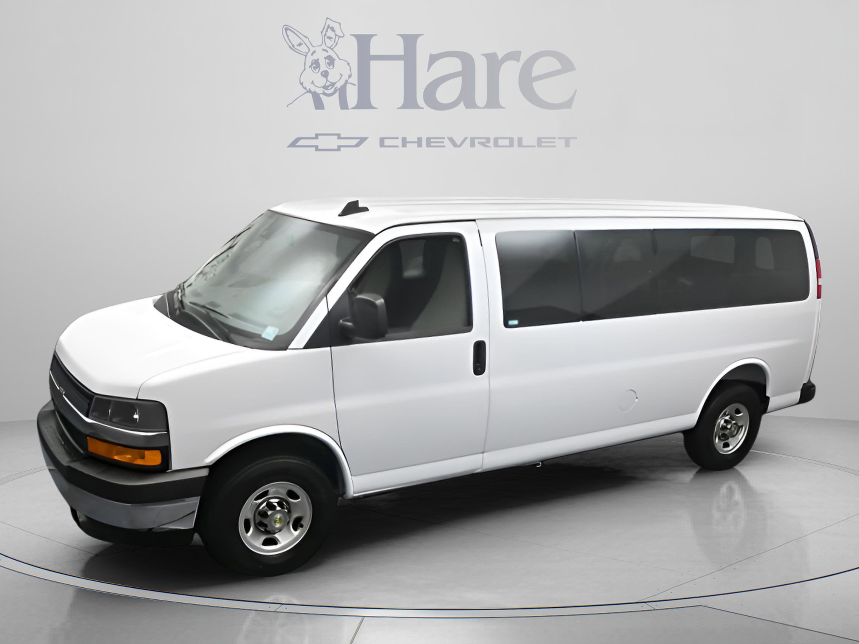 2025 Chevrolet Express Passenger 1LT