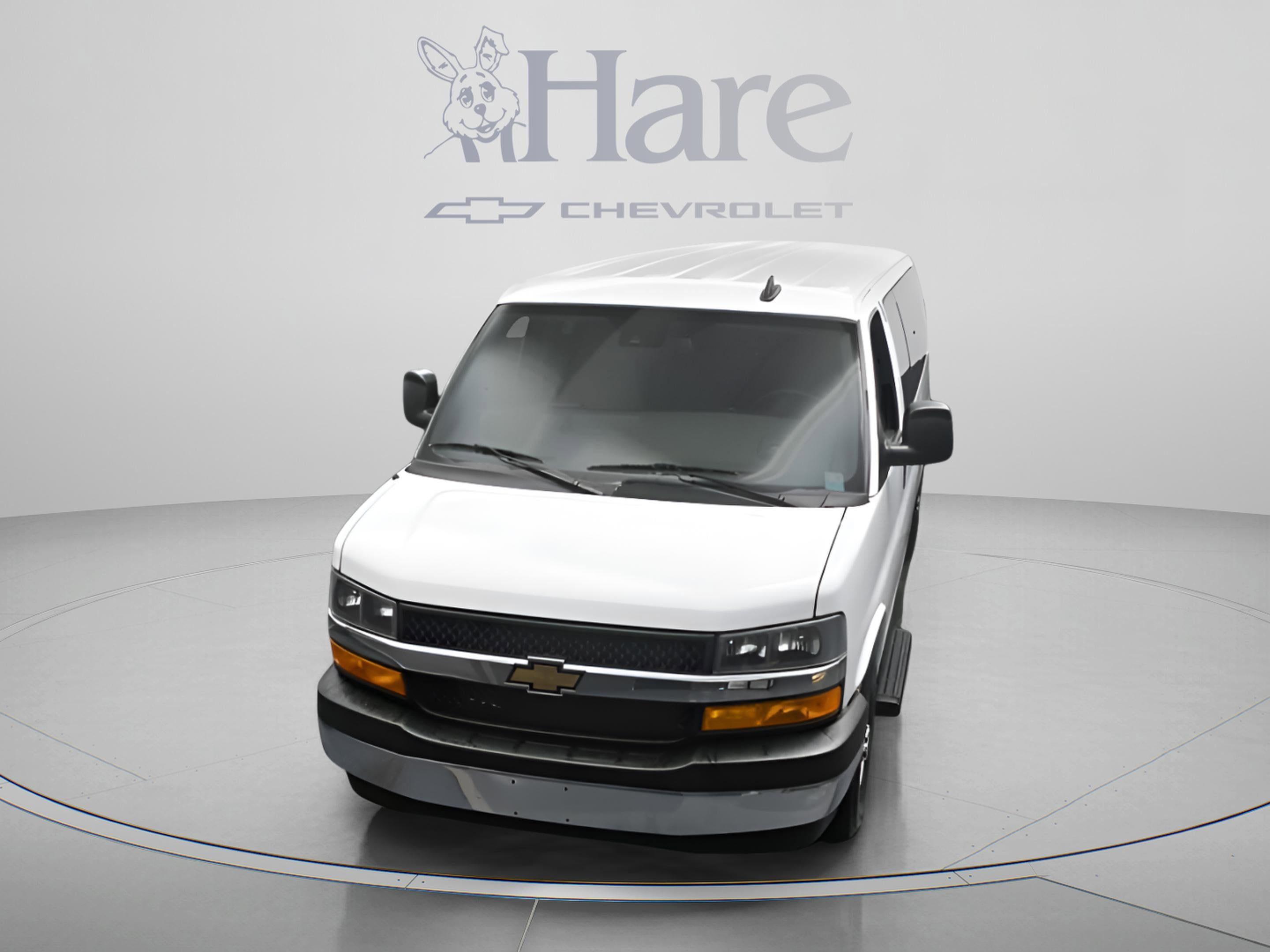 2025 Chevrolet Express Passenger 1LT