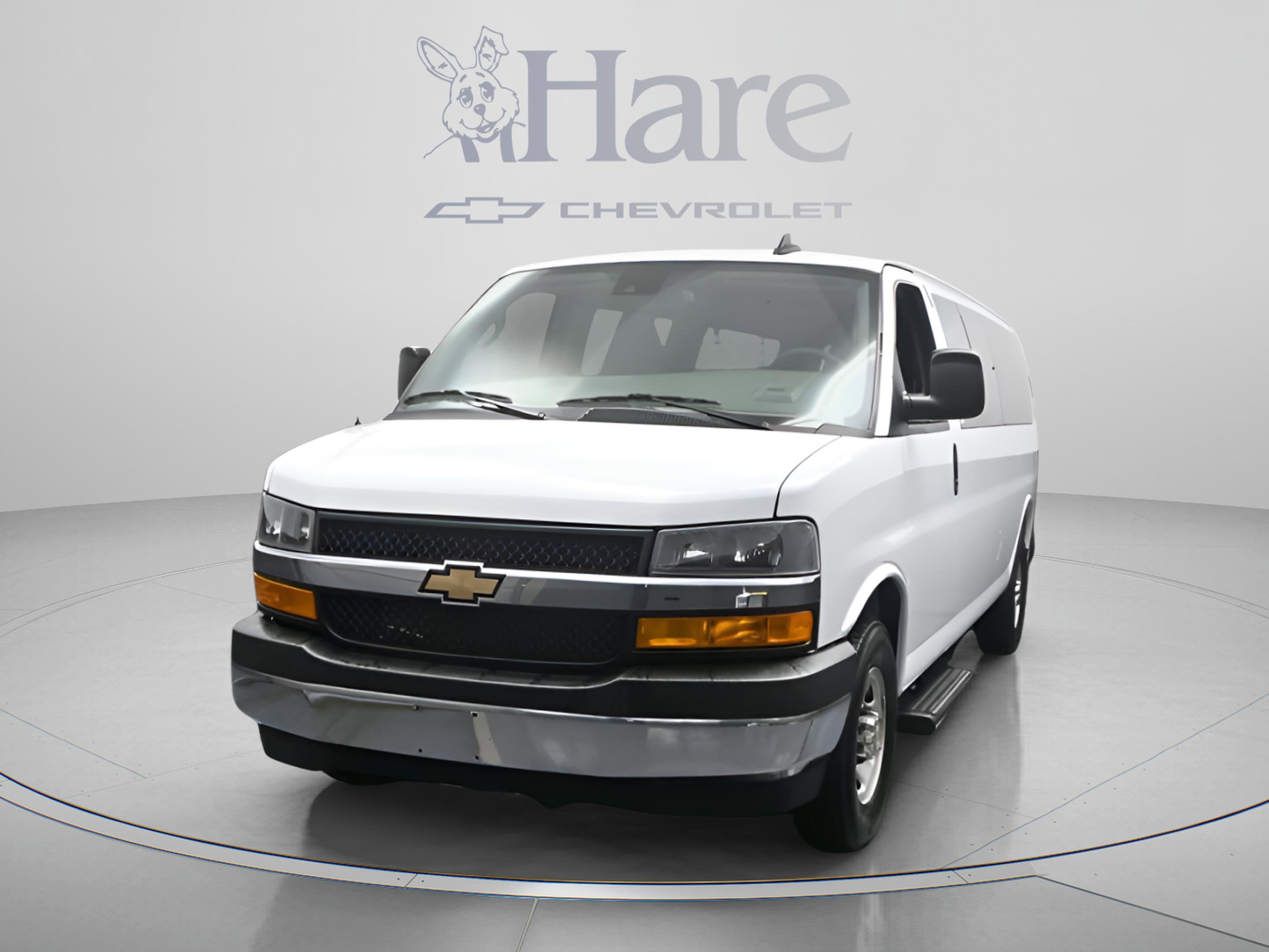 2025 Chevrolet Express Passenger 1LT