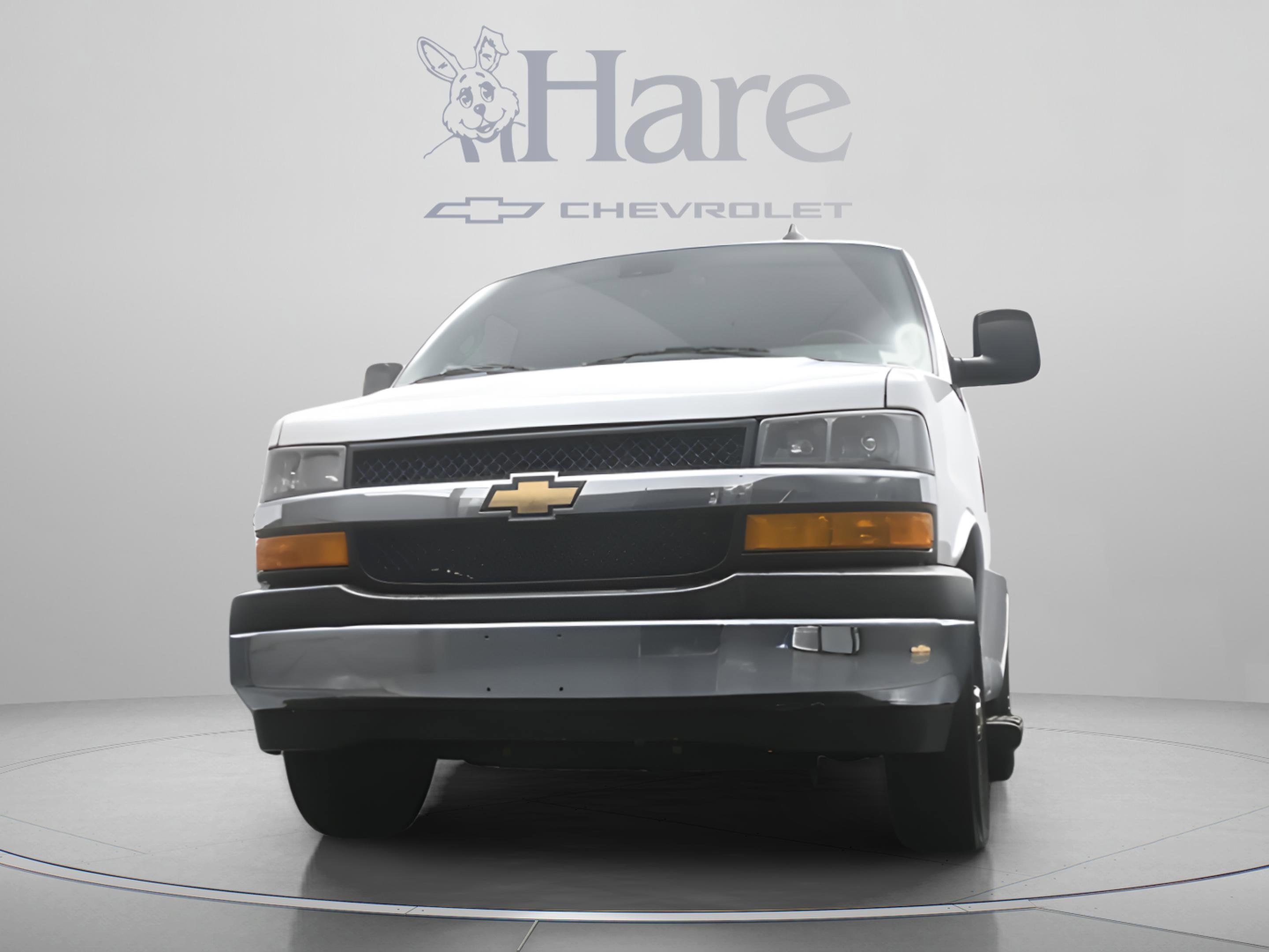 2025 Chevrolet Express Passenger 1LT