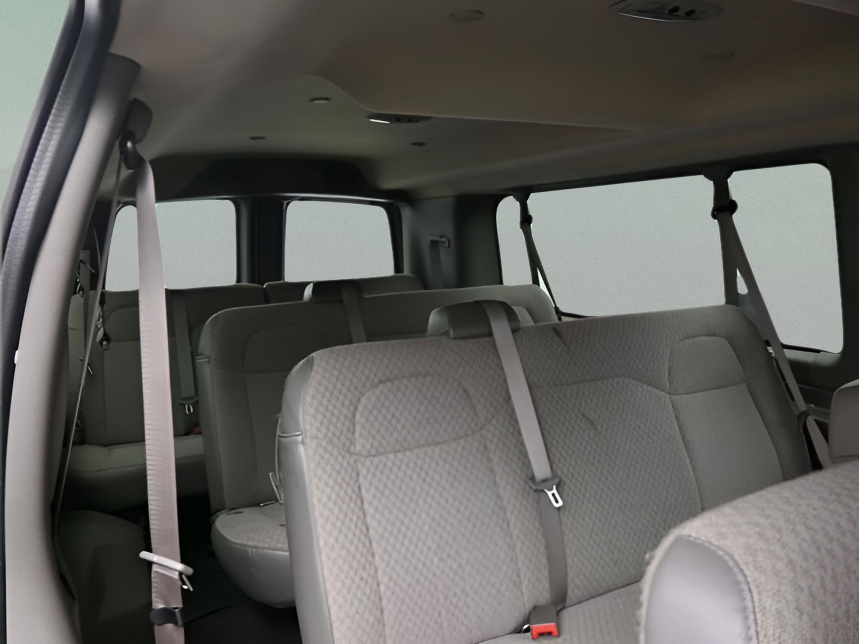 2025 Chevrolet Express Passenger 1LT