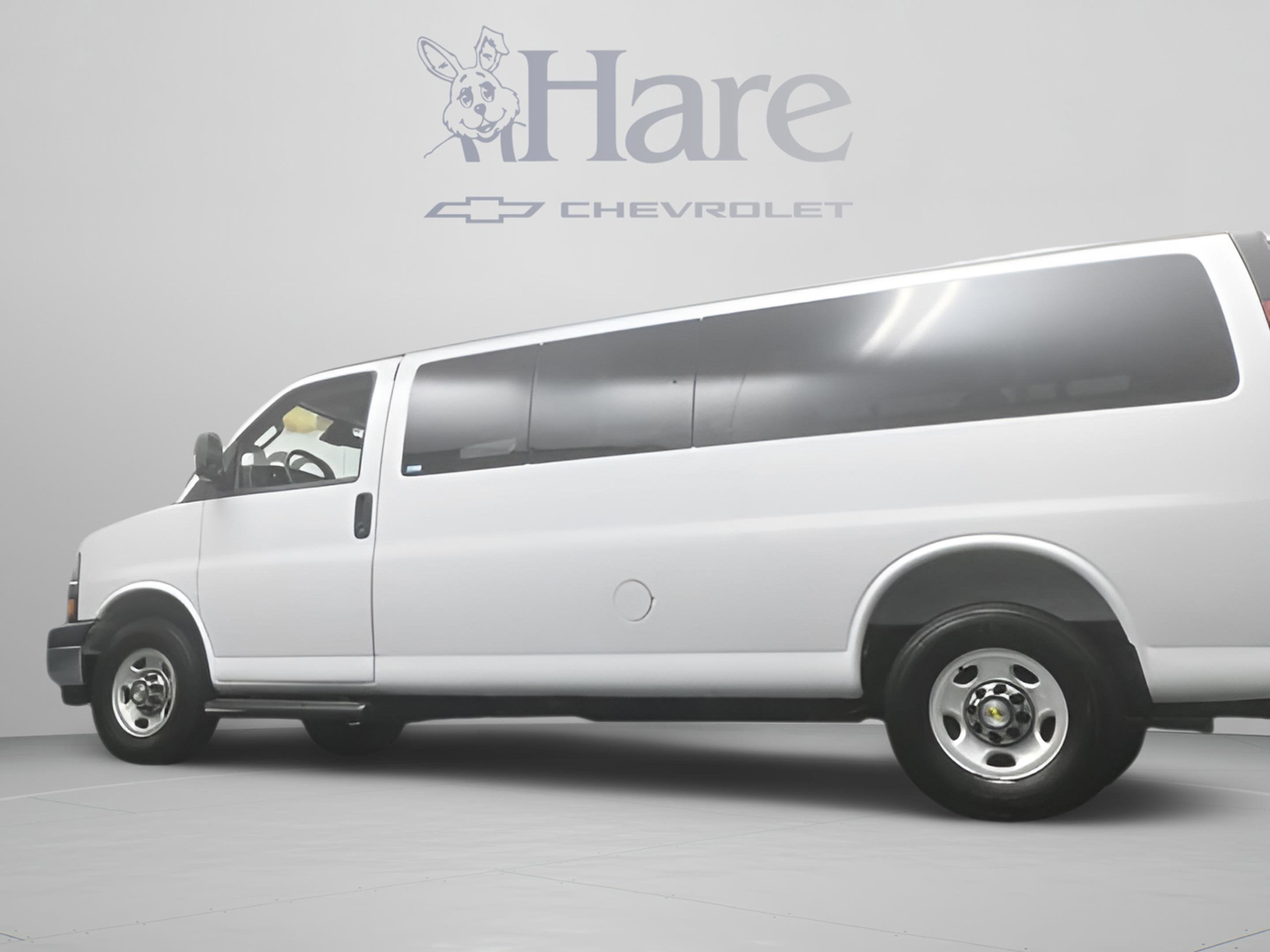 2025 Chevrolet Express Passenger 1LT