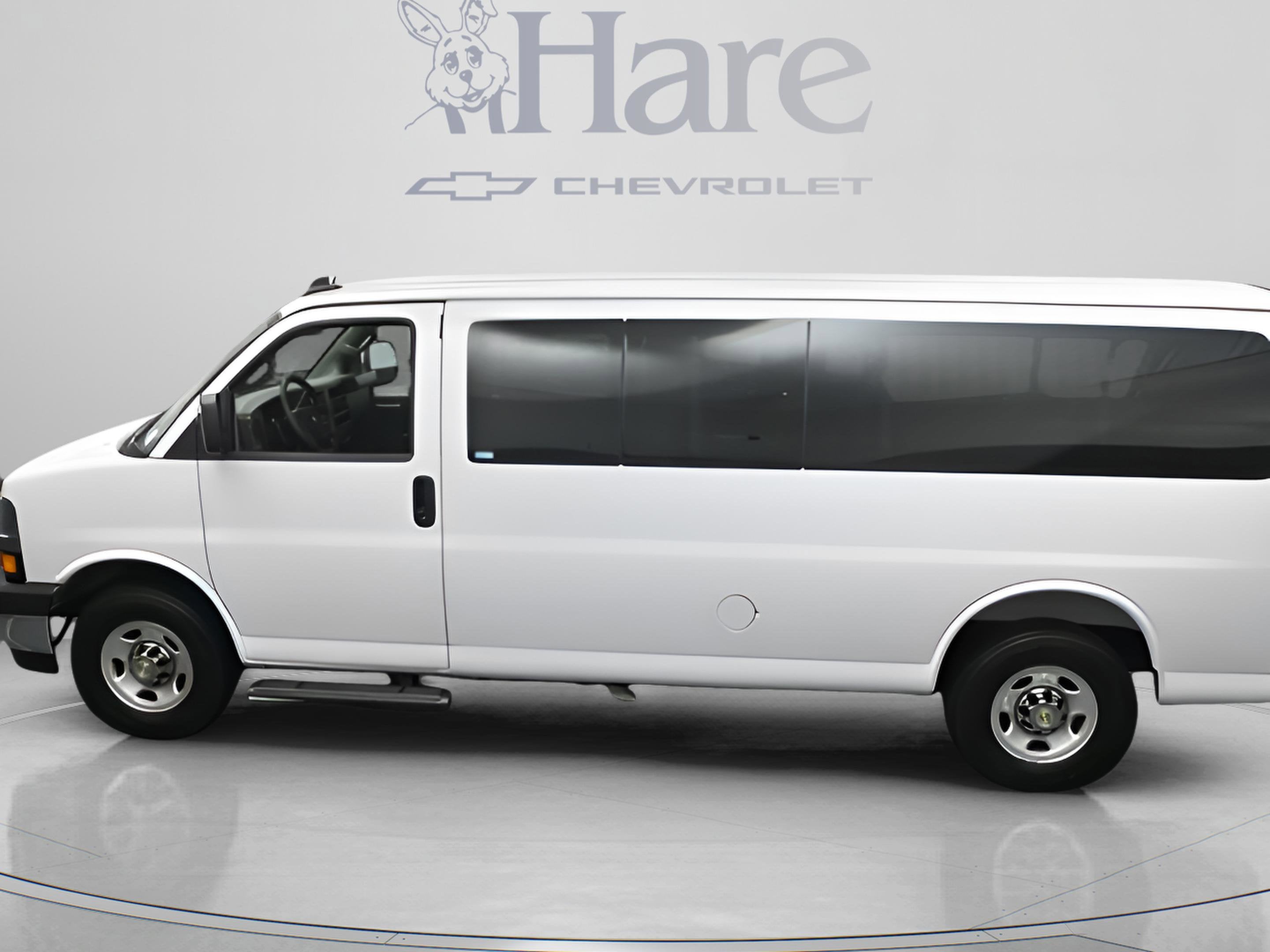 2025 Chevrolet Express Passenger 1LT
