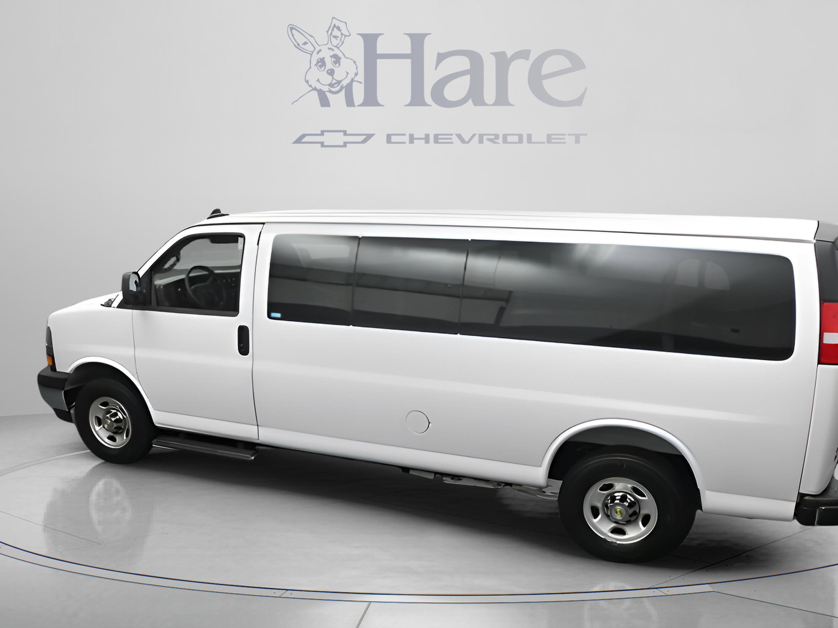 2025 Chevrolet Express Passenger 1LT
