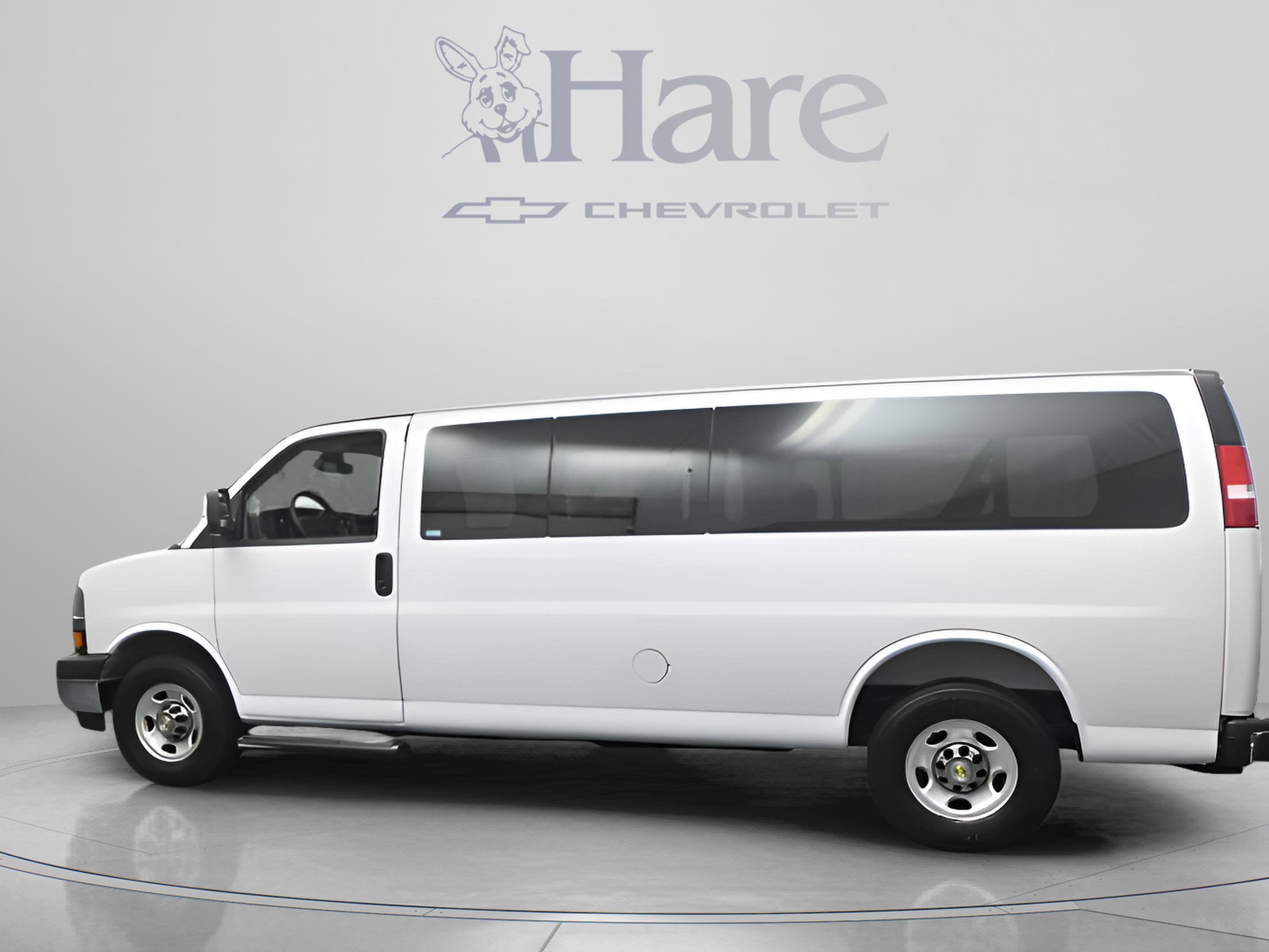 2025 Chevrolet Express Passenger 1LT
