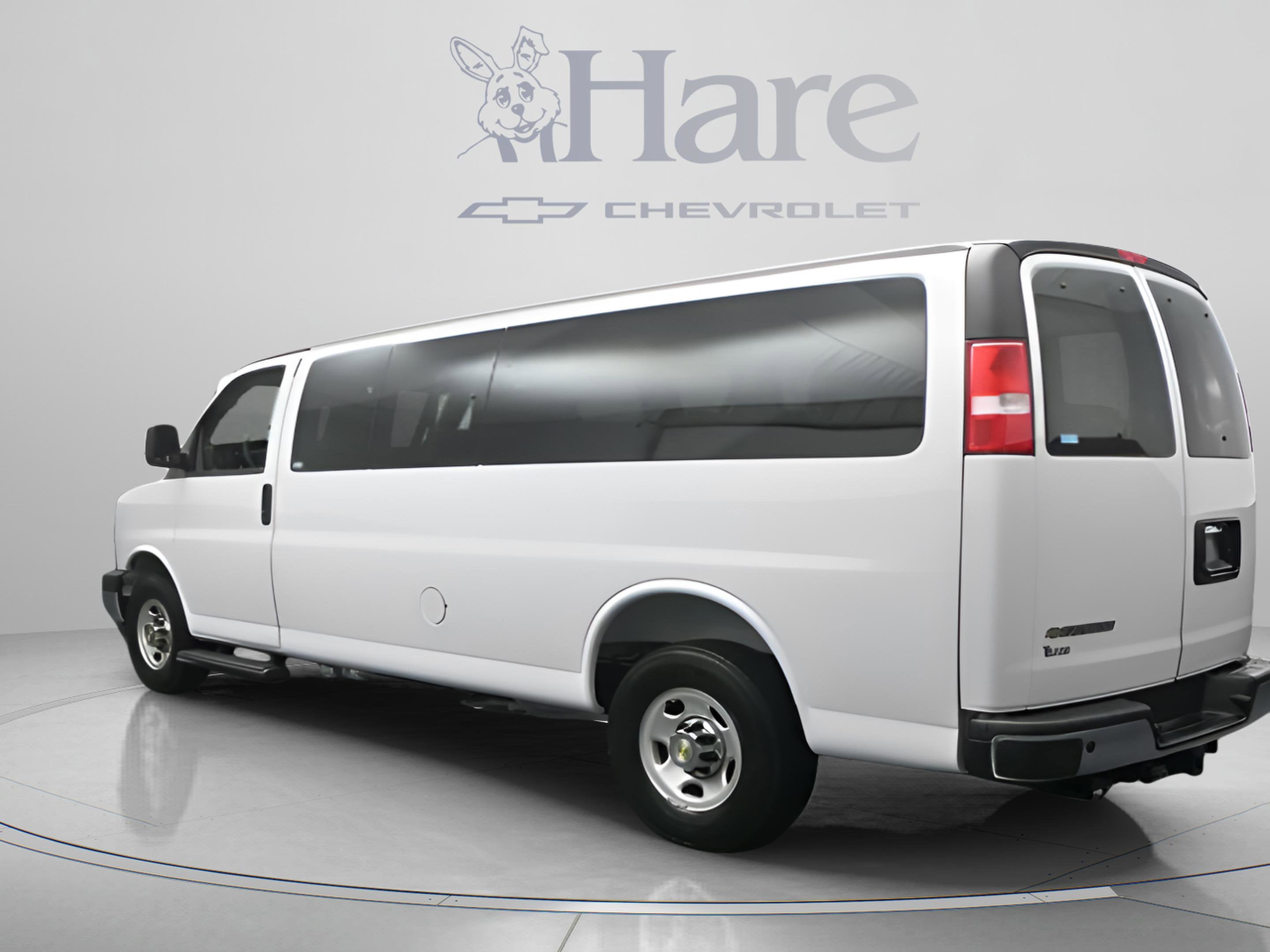 2025 Chevrolet Express Passenger 1LT