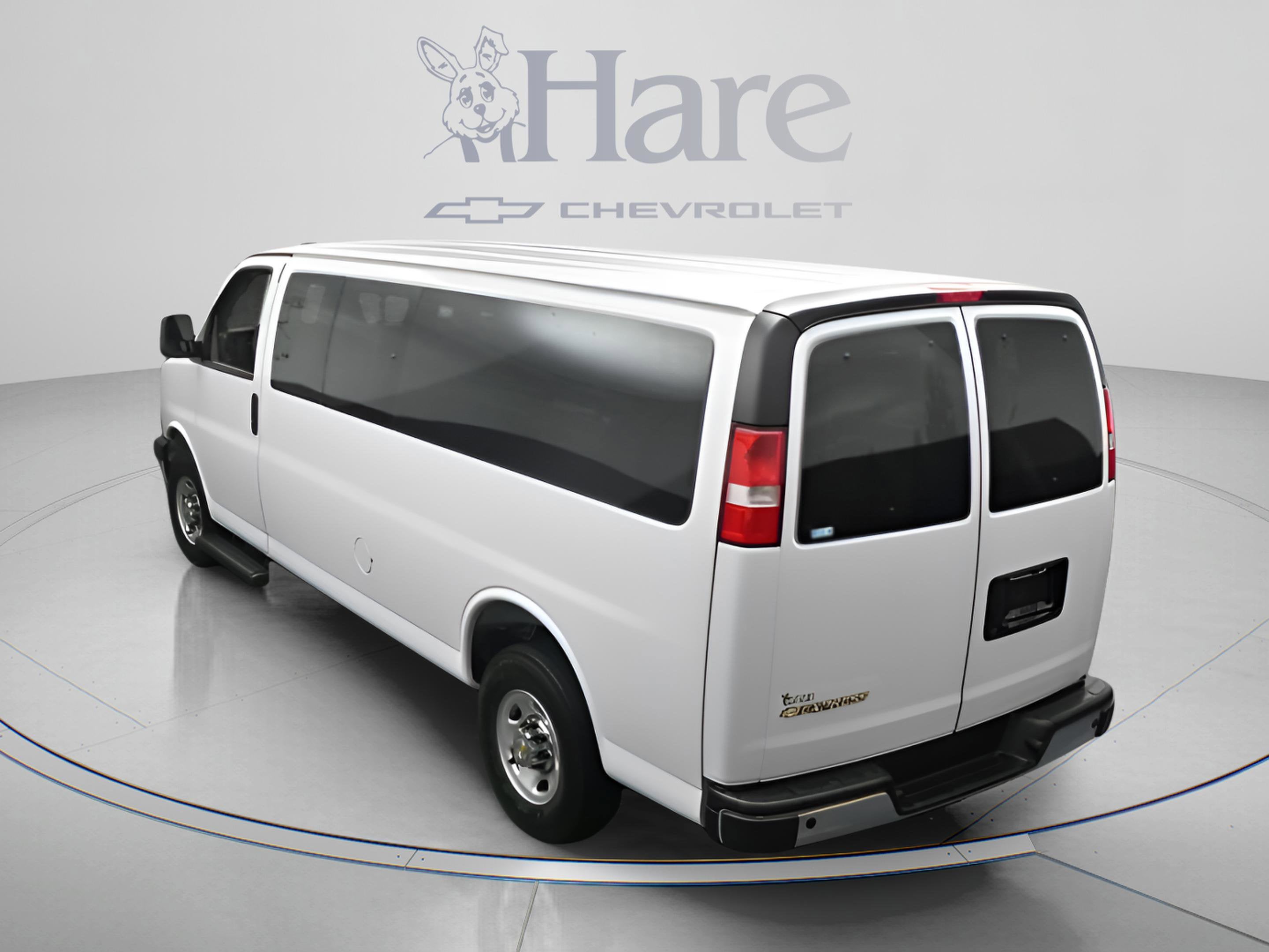 2025 Chevrolet Express Passenger 1LT
