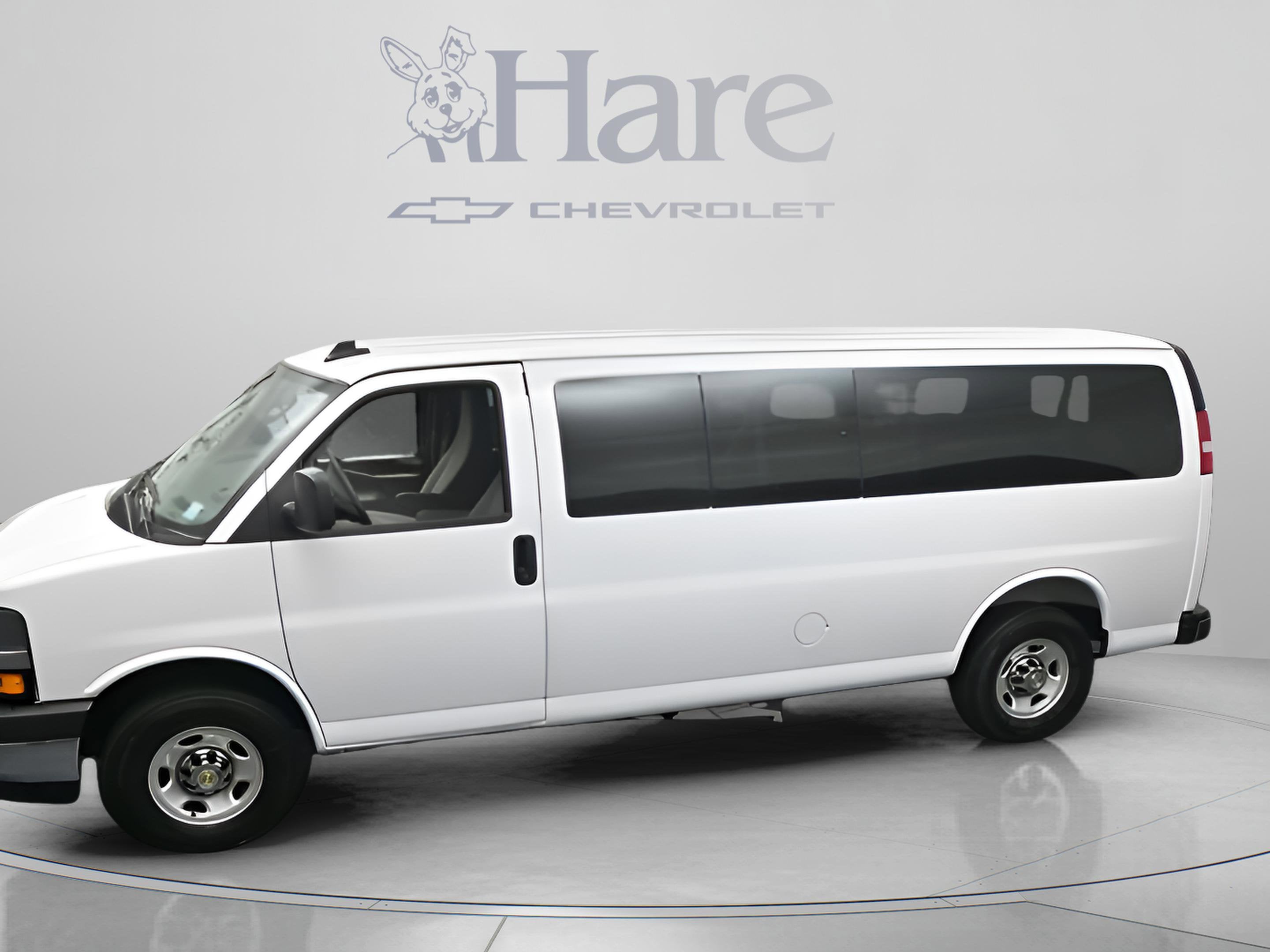 2025 Chevrolet Express Passenger 1LT
