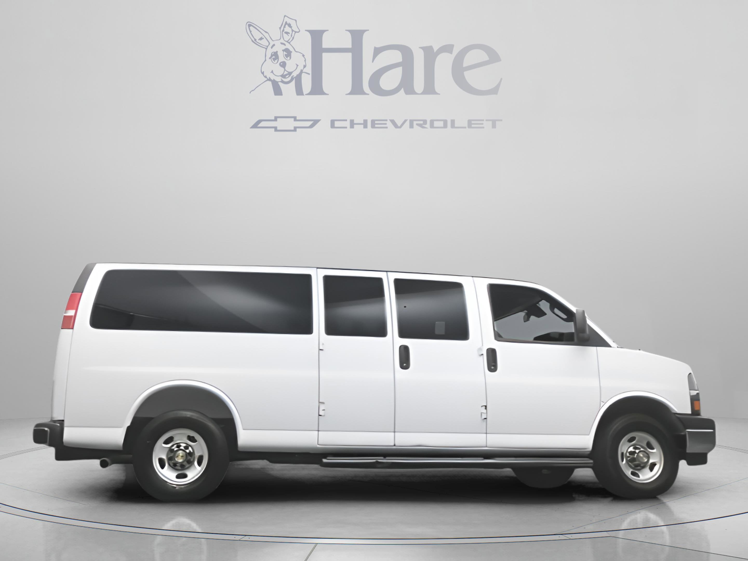 2025 Chevrolet Express Passenger 1LT