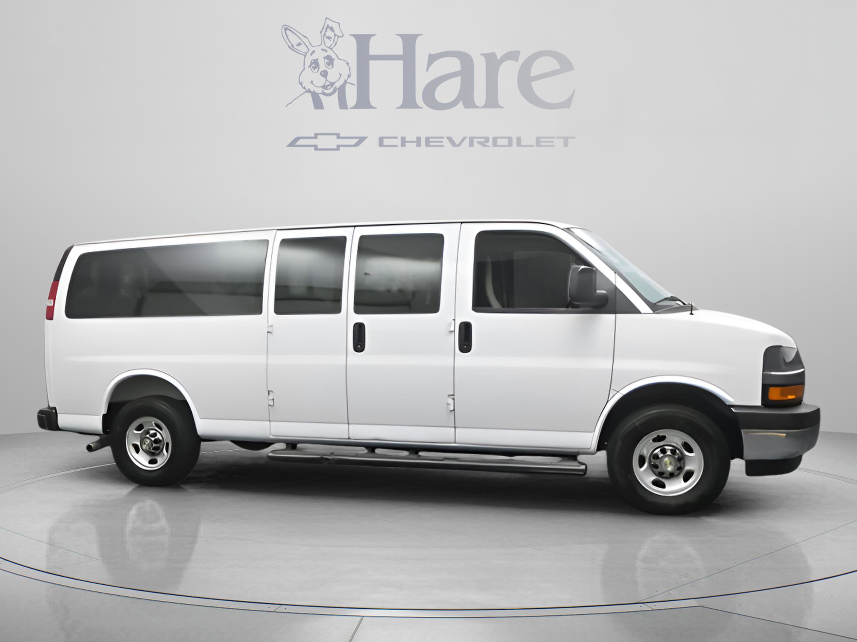 2025 Chevrolet Express Passenger 1LT