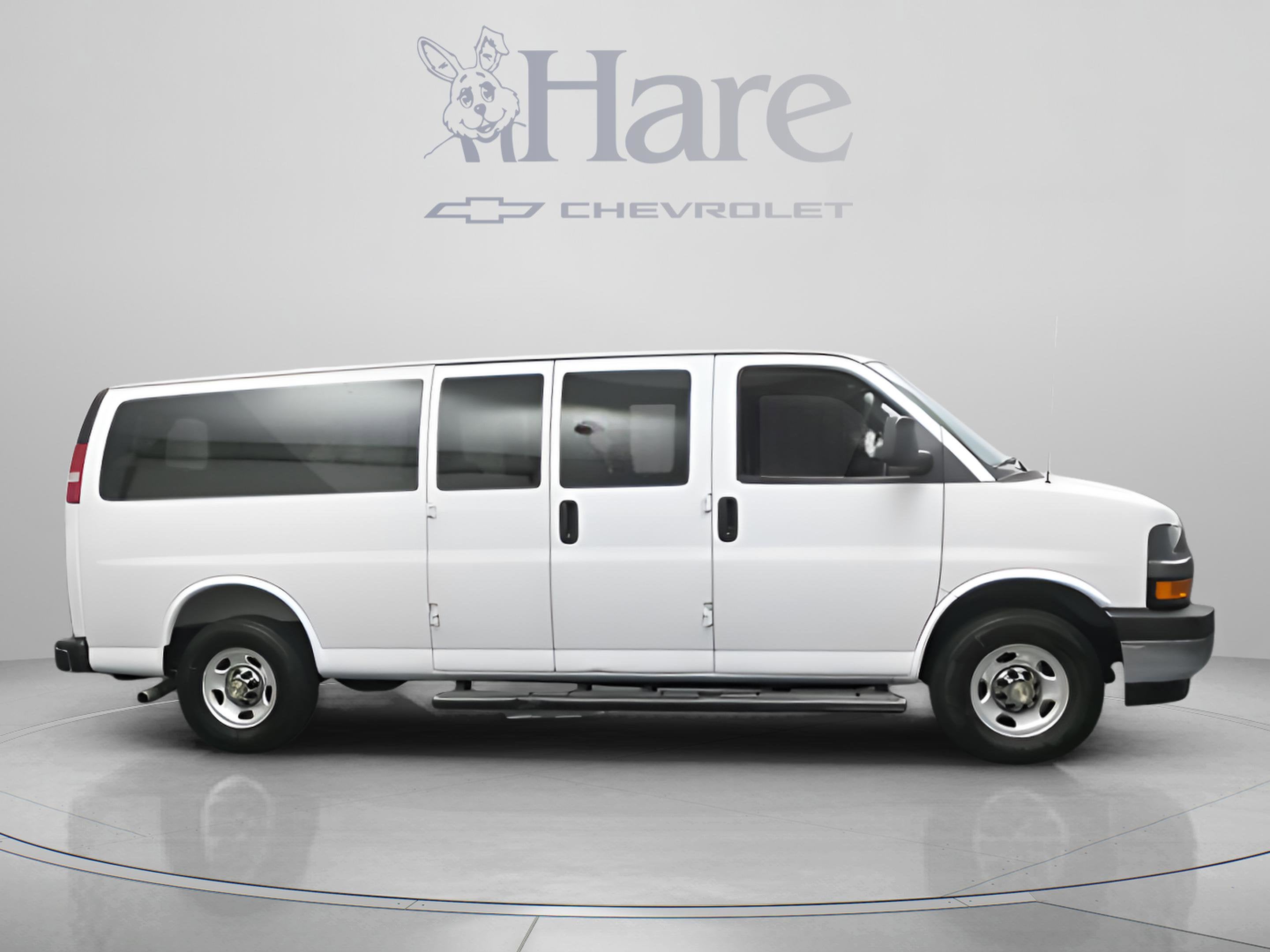 2025 Chevrolet Express Passenger 1LT