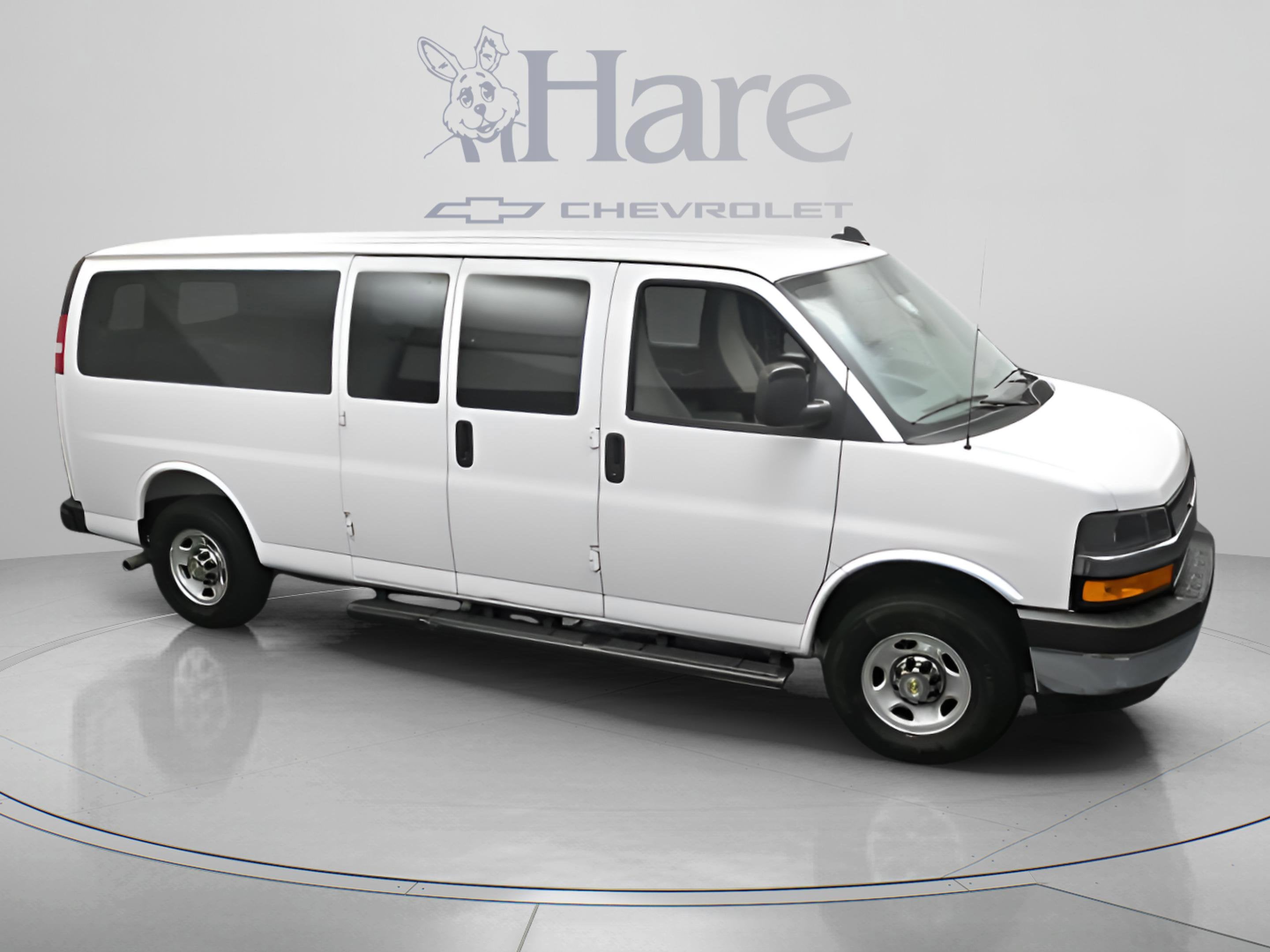 2025 Chevrolet Express Passenger 1LT