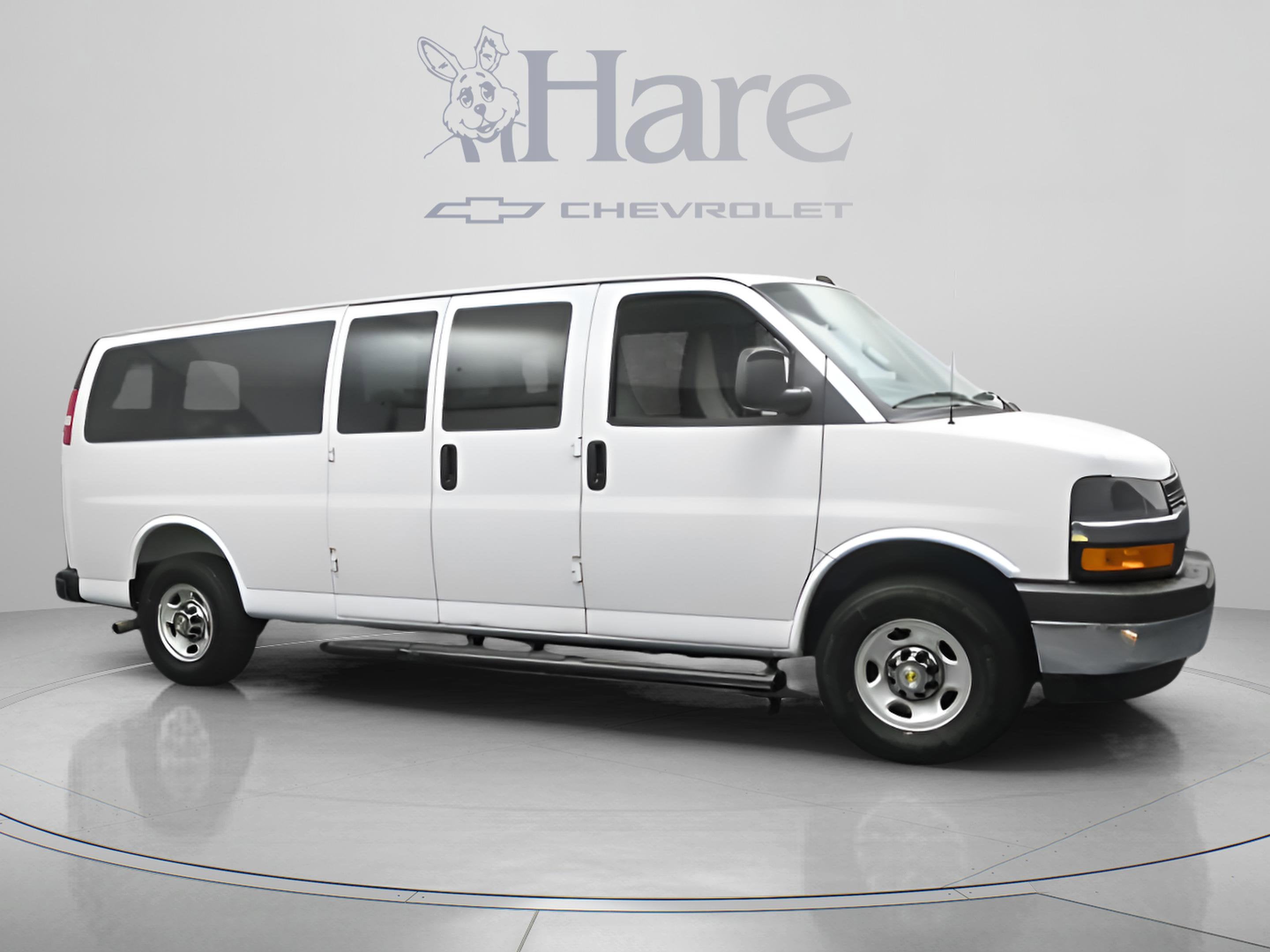 2025 Chevrolet Express Passenger 1LT