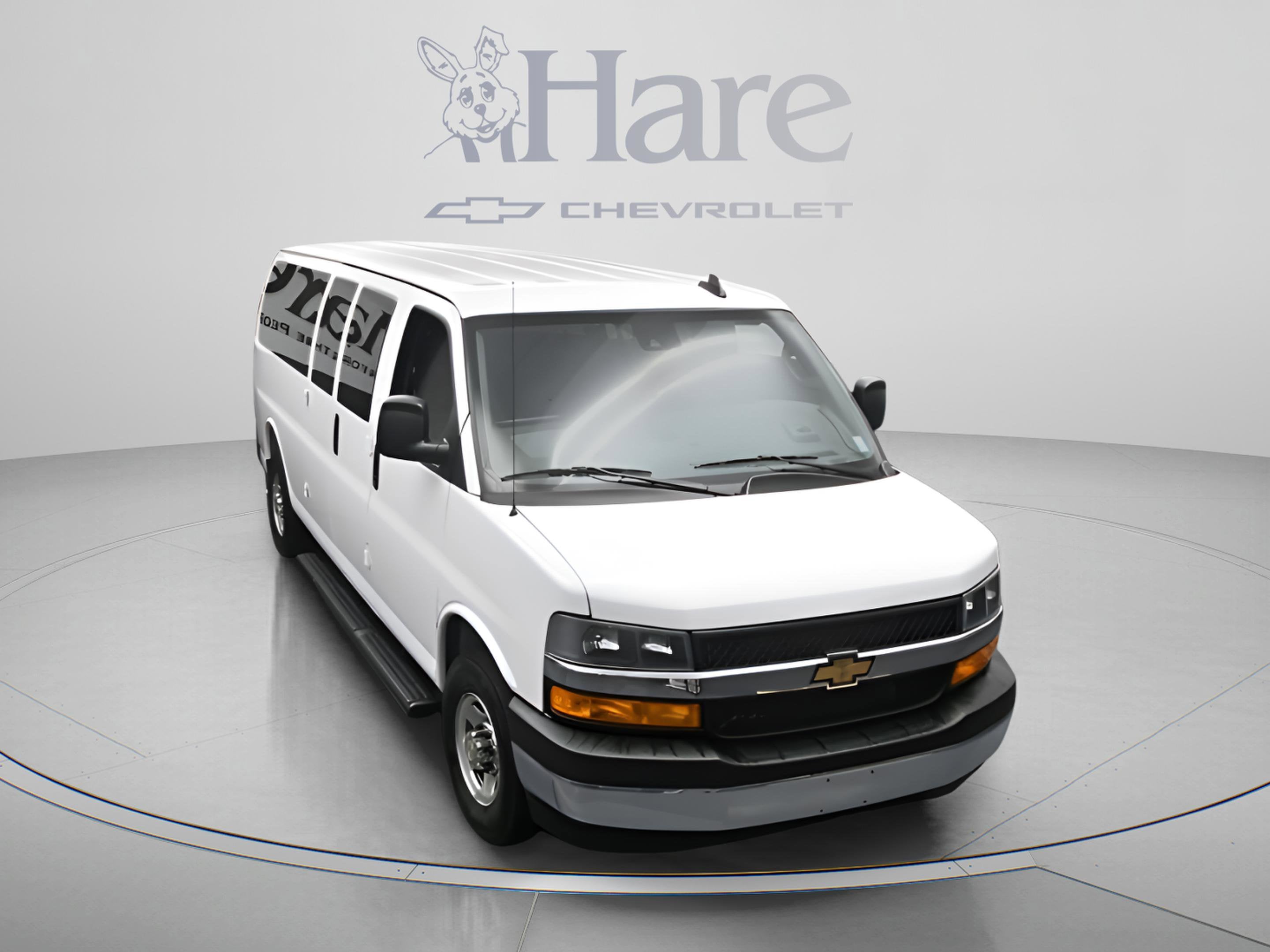 2025 Chevrolet Express Passenger 1LT