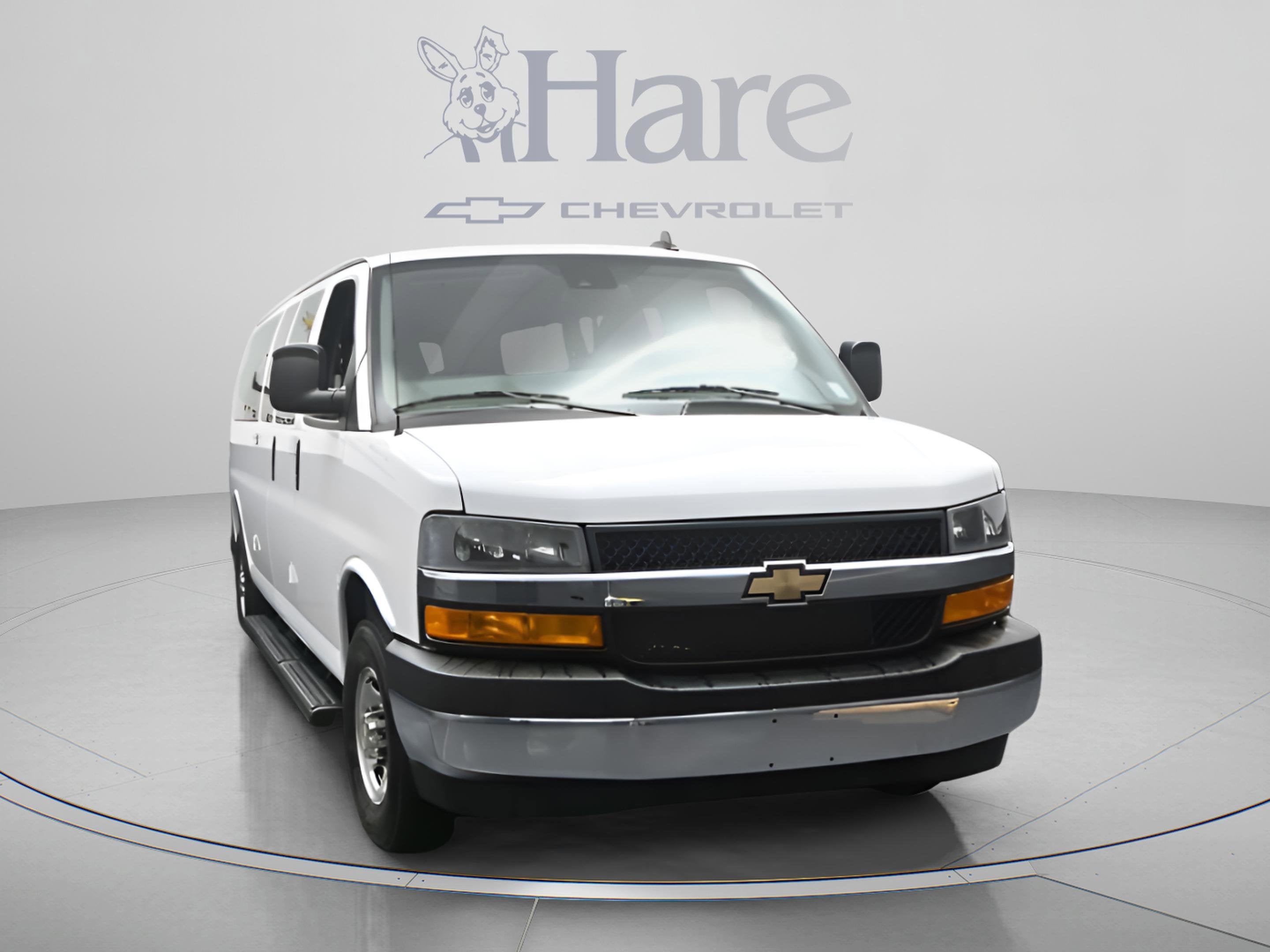 2025 Chevrolet Express Passenger 1LT