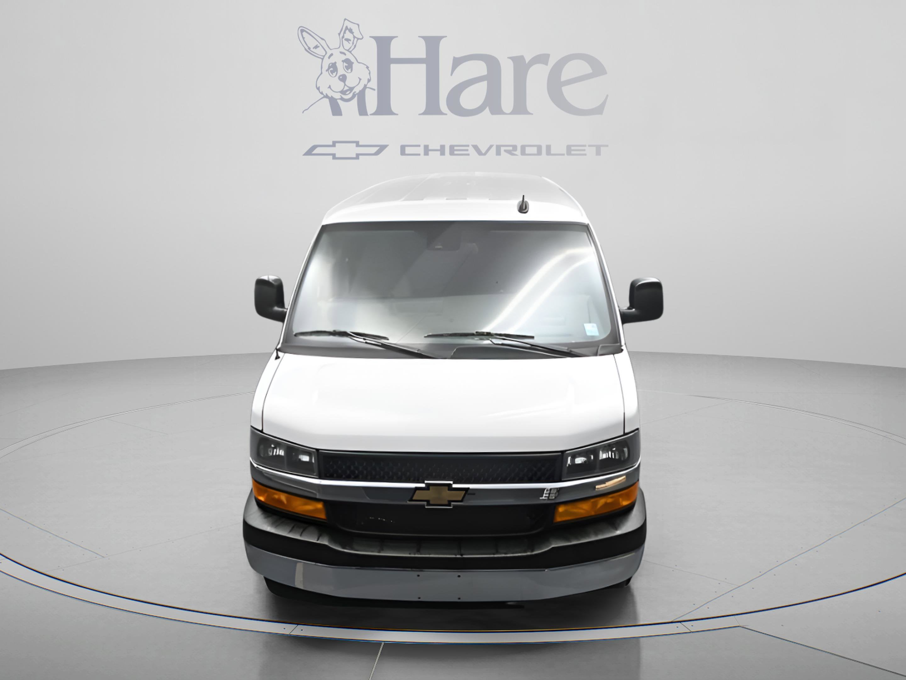 2025 Chevrolet Express Passenger 1LT
