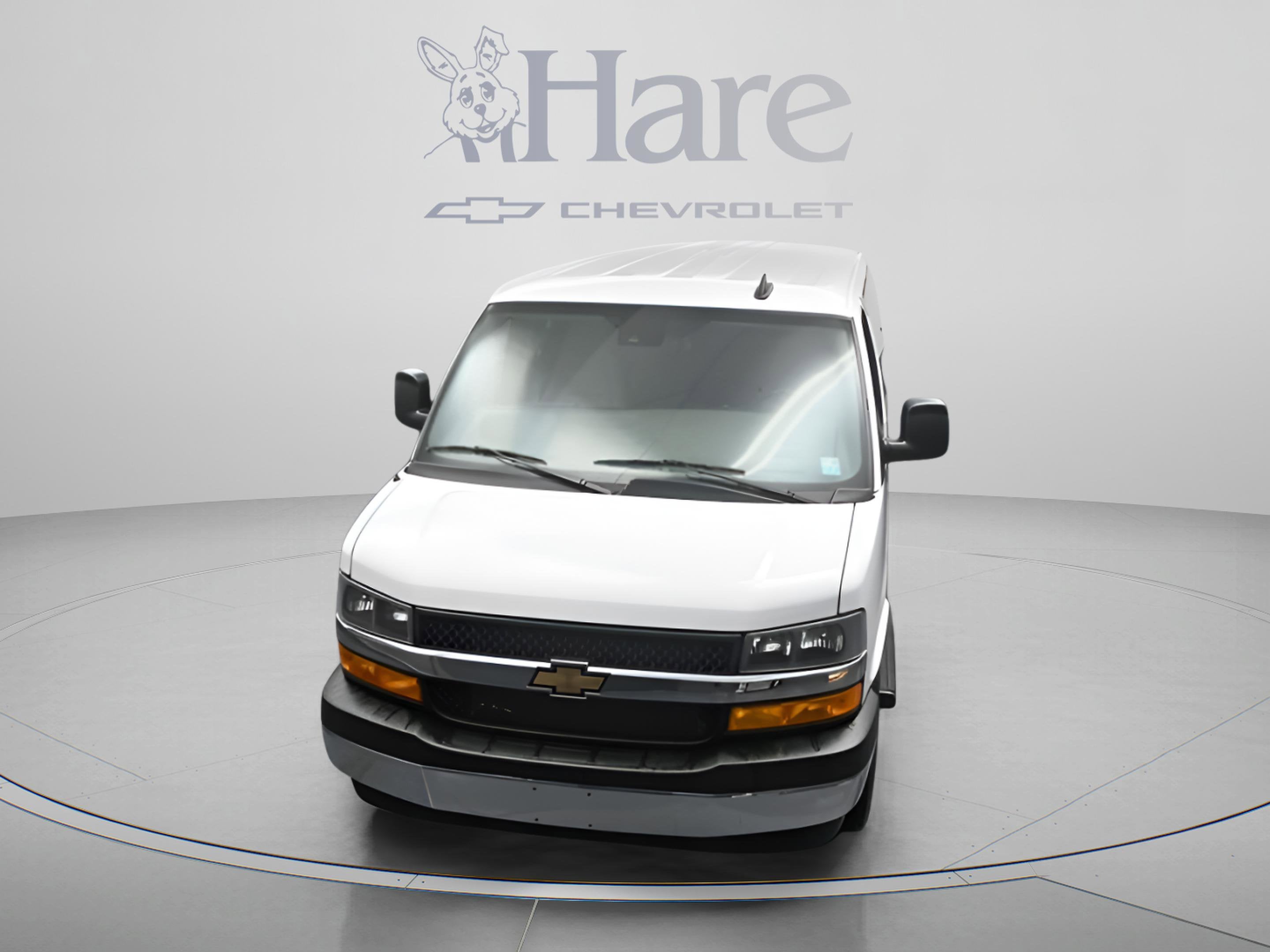 2025 Chevrolet Express Passenger 1LT