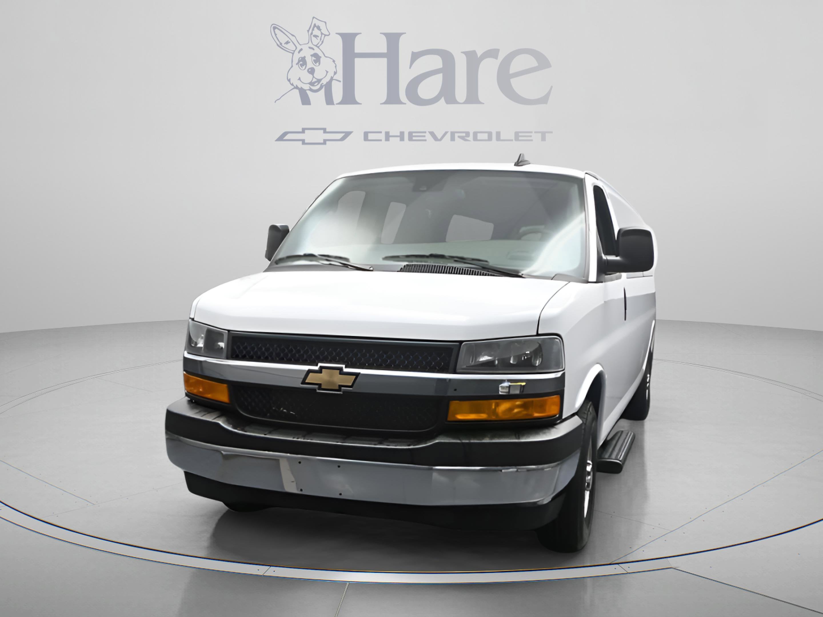 2025 Chevrolet Express Passenger 1LT