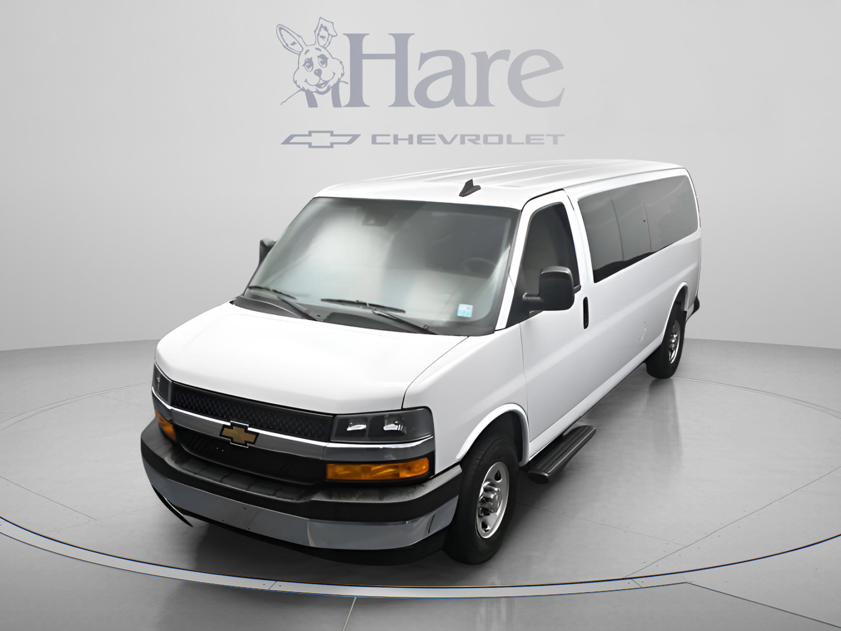 2025 Chevrolet Express Passenger 1LT