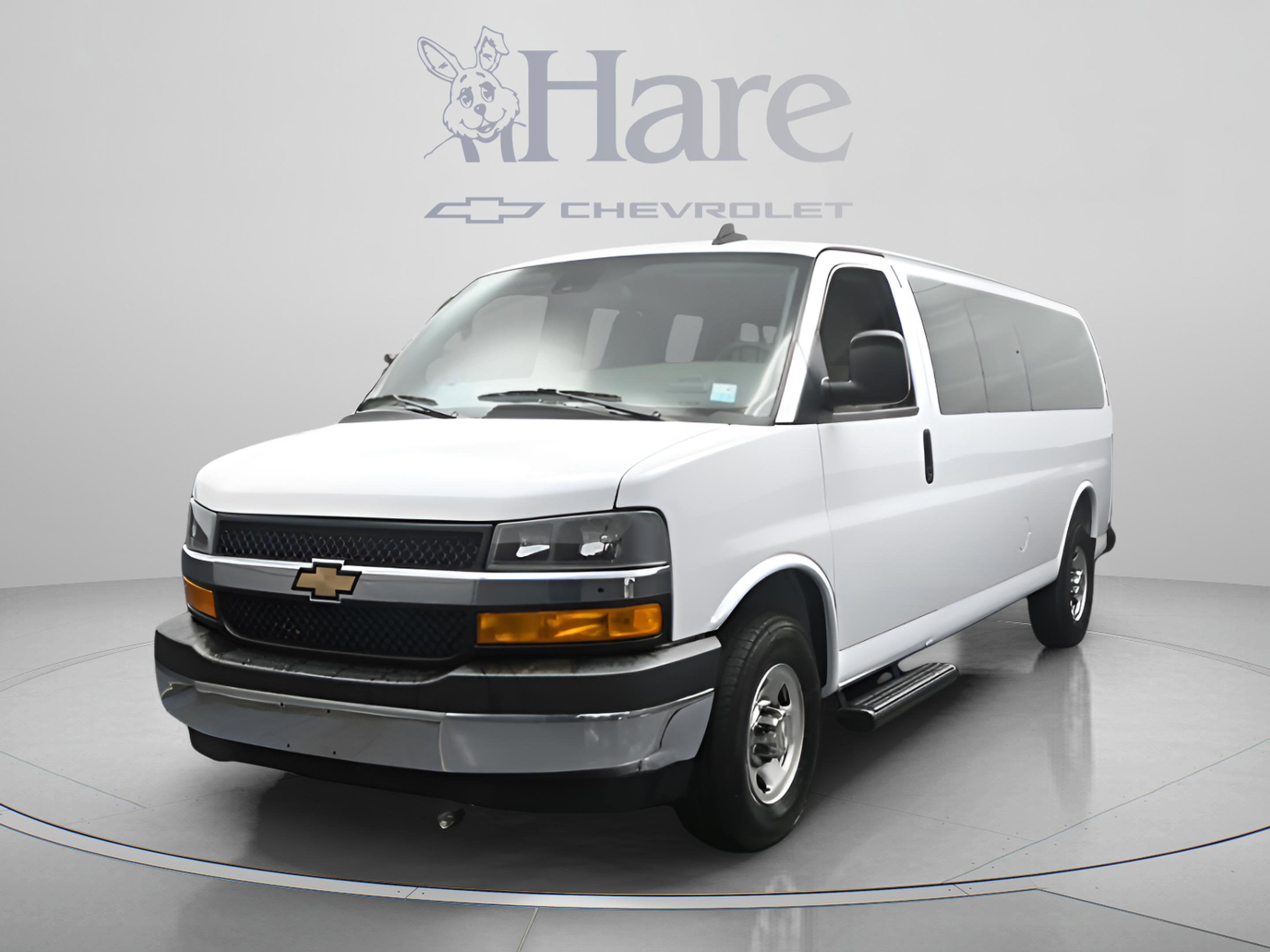 2025 Chevrolet Express Passenger 1LT