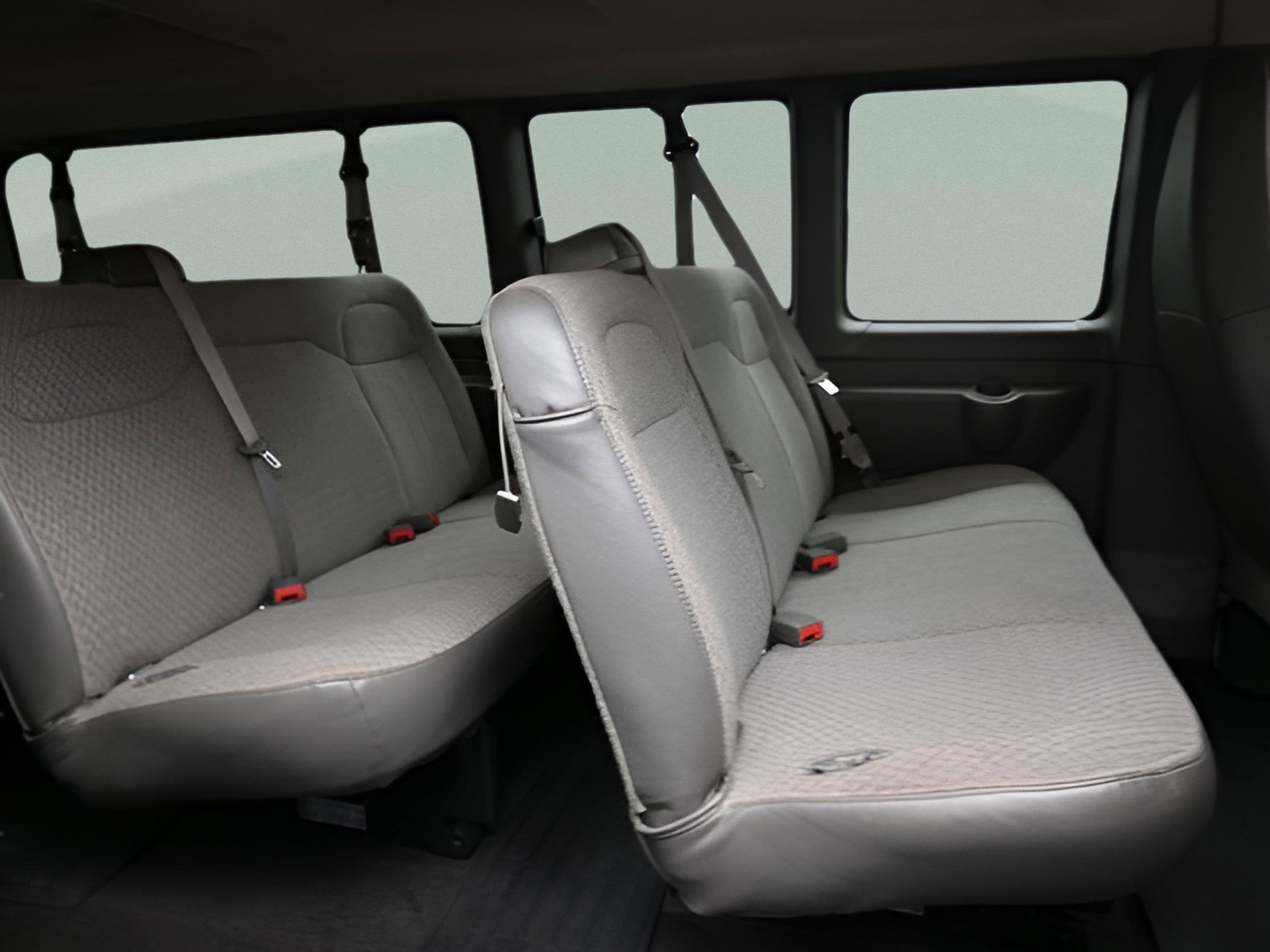 2025 Chevrolet Express Passenger 1LT