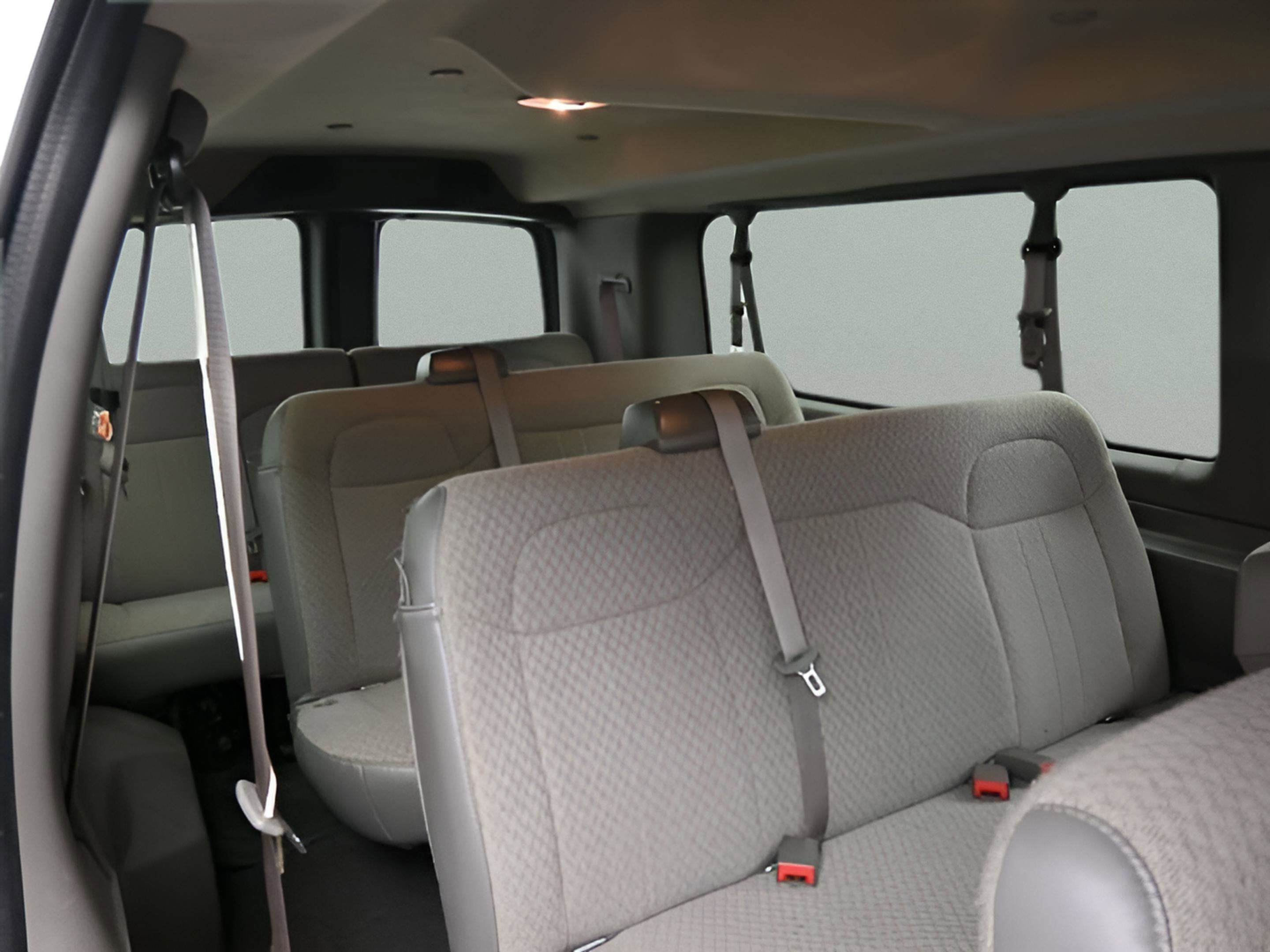2025 Chevrolet Express Passenger 1LT