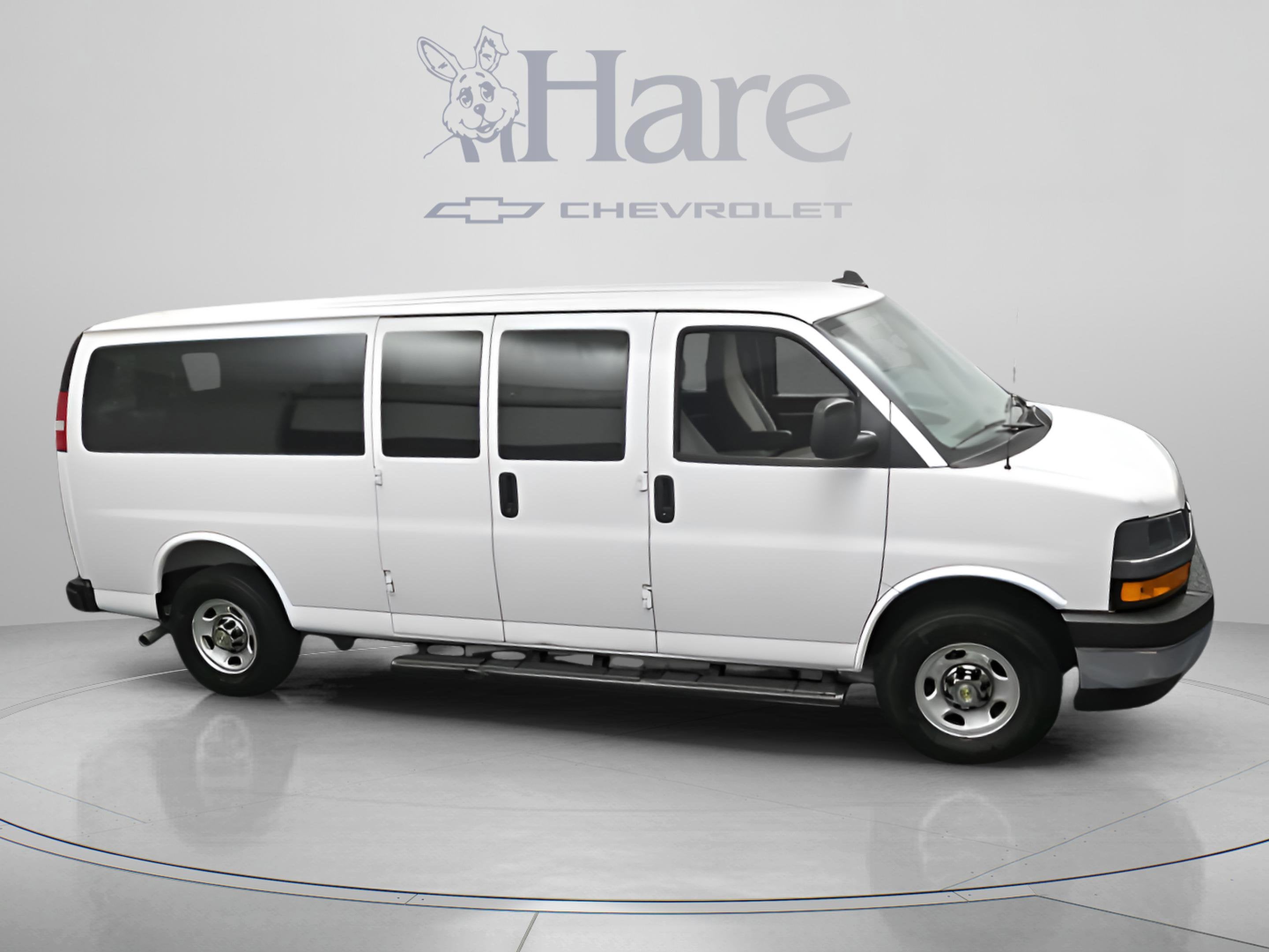 2025 Chevrolet Express Passenger 1LT