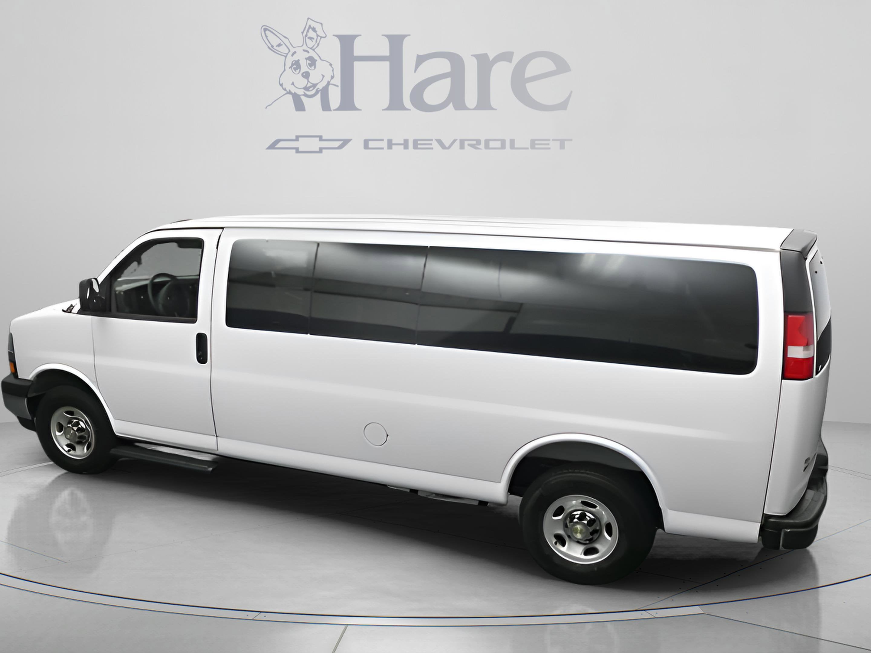 2025 Chevrolet Express Passenger 1LT